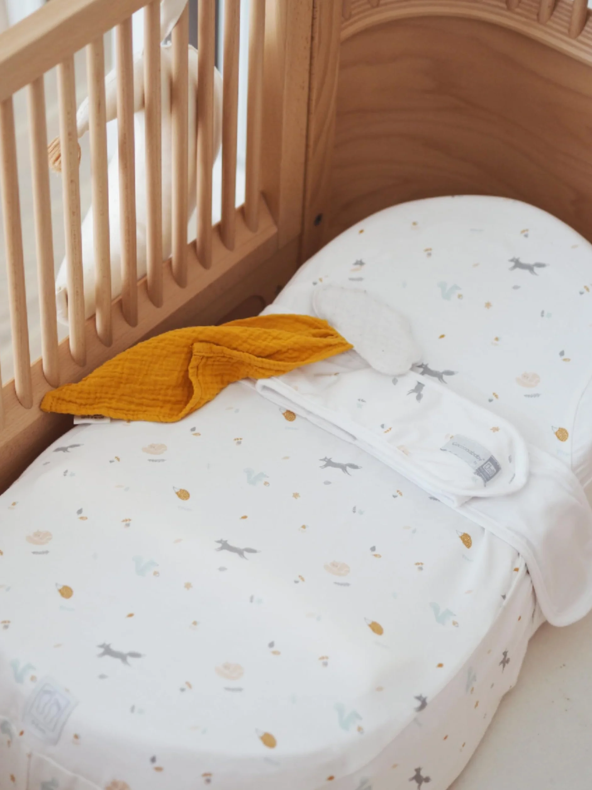Cocon Ergonomique RED CASTLE BEABA, Nid d'ange en Tissu Oeko-Tex, Happy fox, Fabriqué en France