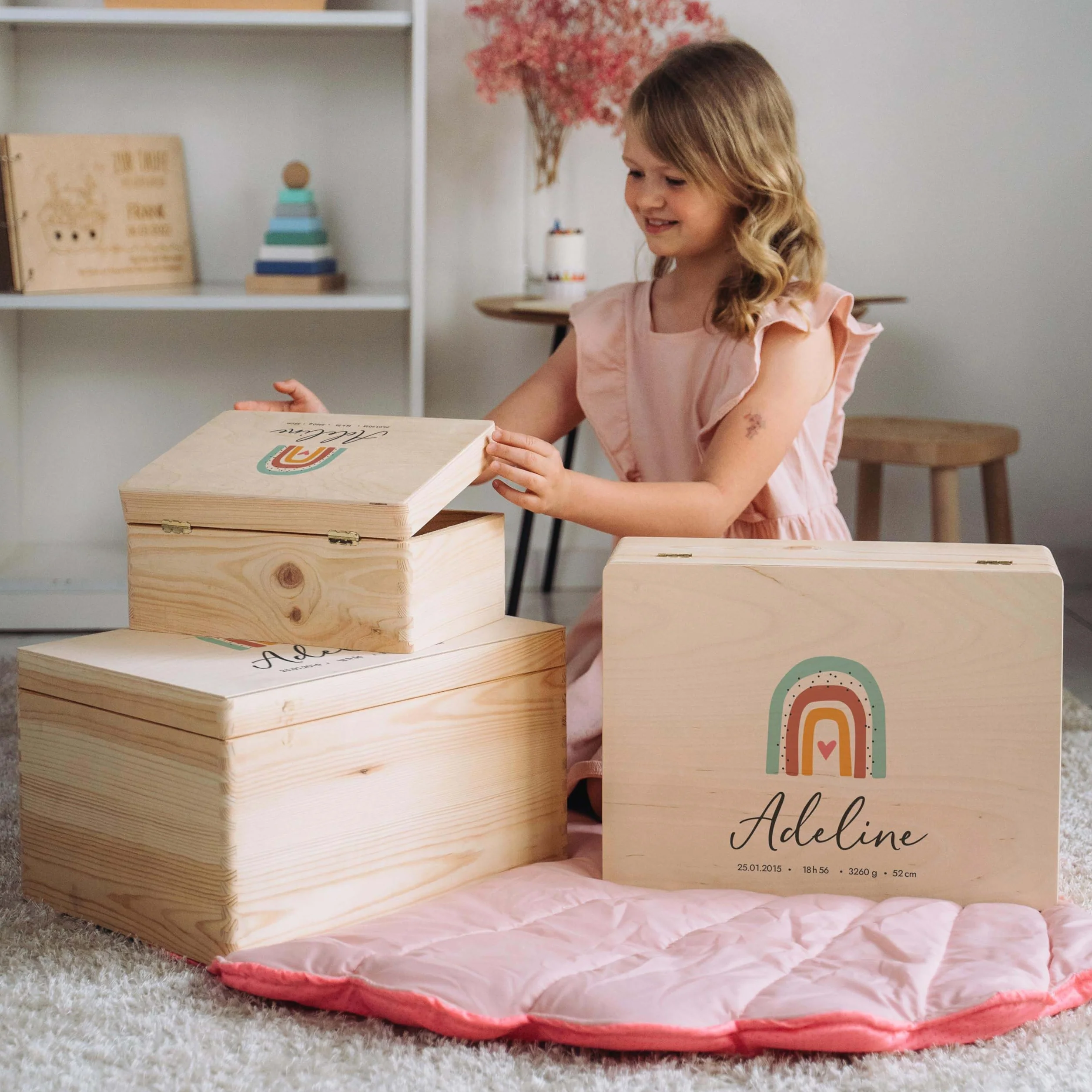 LAUBLUST Boîte à souvenirs bébé personnalisée - Cadeau de naissance avec prénom - Arc-en-Ciel, tailles S, M, L - Boîte en bois naturel ou blanc FSC