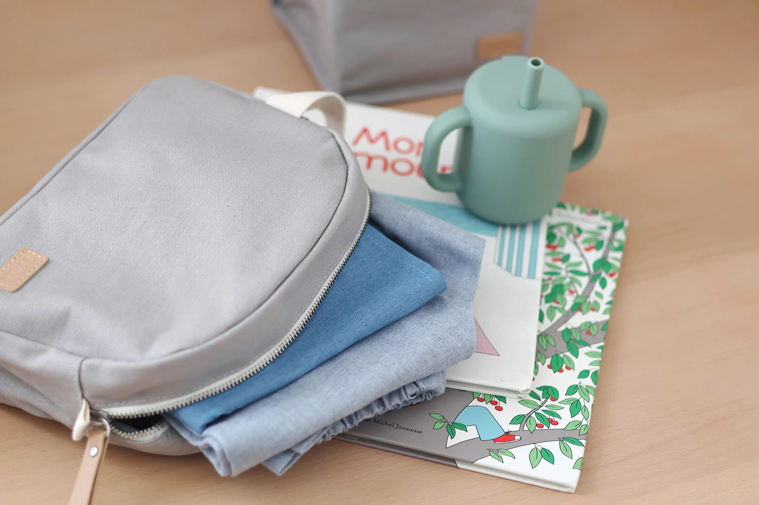 BÉABA Trousse de toilette Bébé Sac Genève Tissu Imperméable 100% Coton Gris Perle