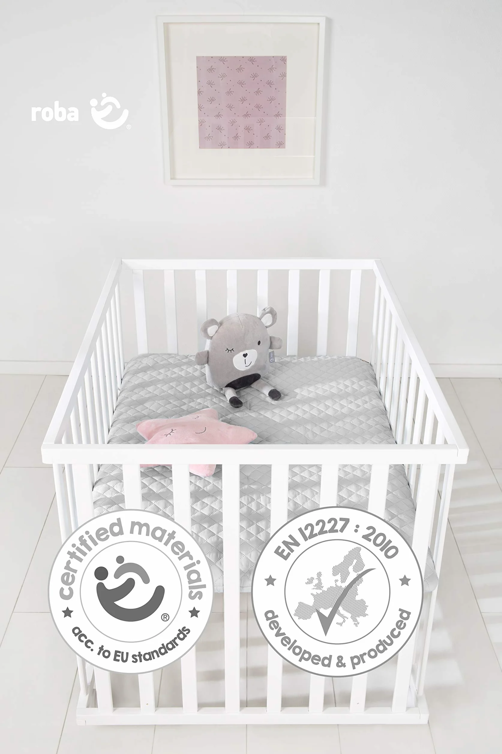roba Parc Bébé en Bois 75 x 100 cm + Tapis Gris - Base Ajustable 3 Niveaux - Roulettes Freins - Laqué Blanc