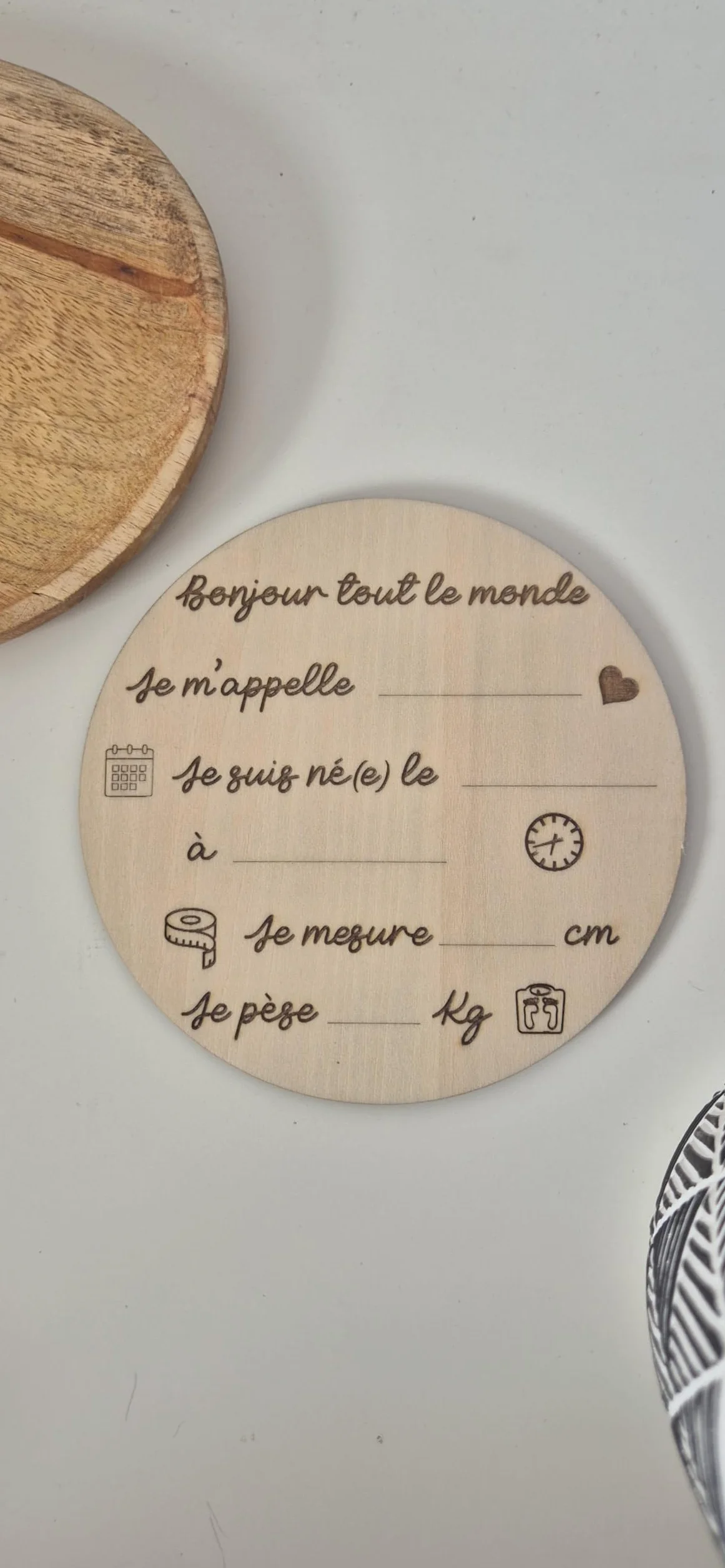 Plaque de Naissance Ronde en Bois 12 cm Bonjour tout le monde Style Français