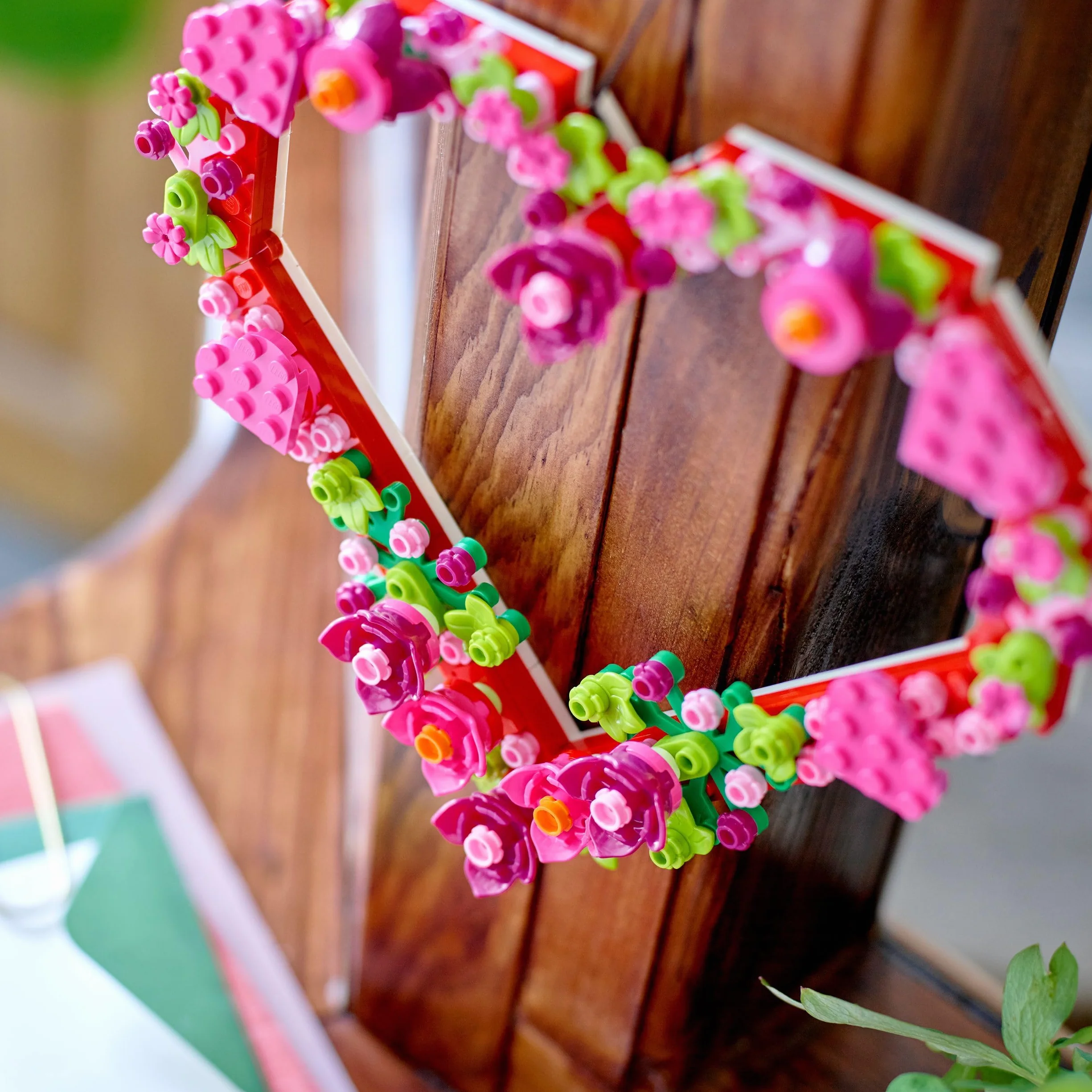 LEGO Décoration en Forme de Cœur 40638 - Kit d'Activité Manuelle pour Enfant 9 Ans avec Fleurs