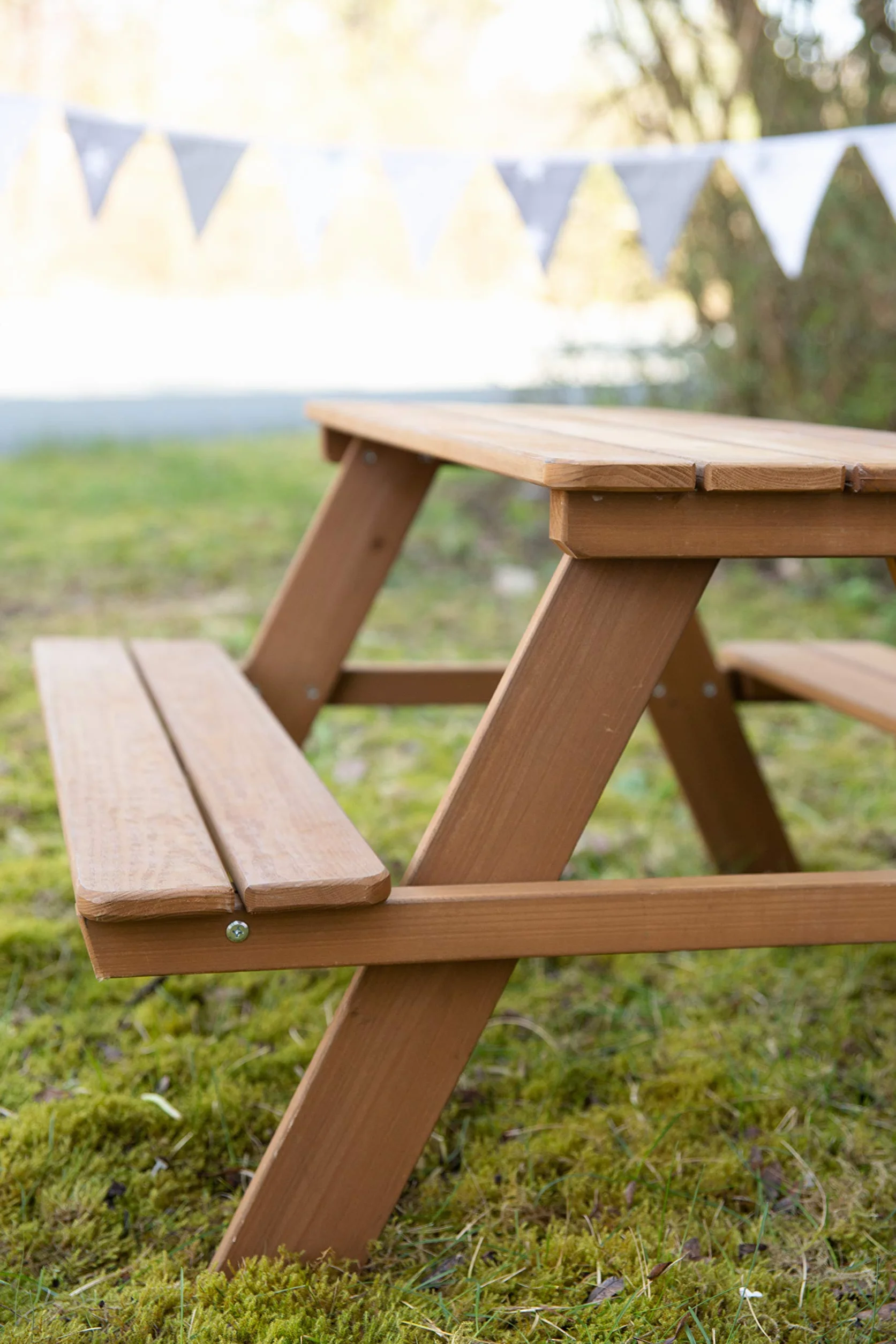 Ensemble de Table et Bancs Picnic Bois Massif Résistant aux Intempéries 4 Places 89 x 85 cm 100 Kg Teinté Teck