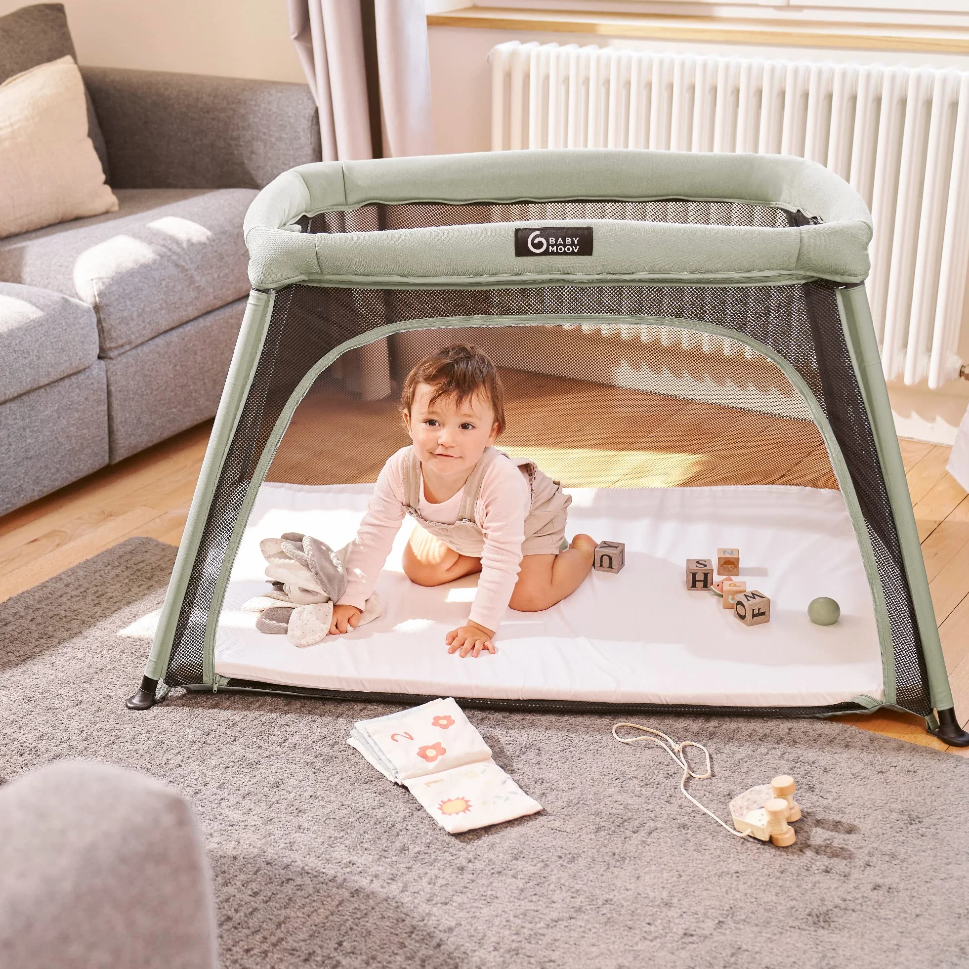 Babymoov Lit parapluie 3-en-1 Moov and Comfy Berceau grand Lit d'appoint Aire de jeux dès la Naissance jusqu'à 4 ans