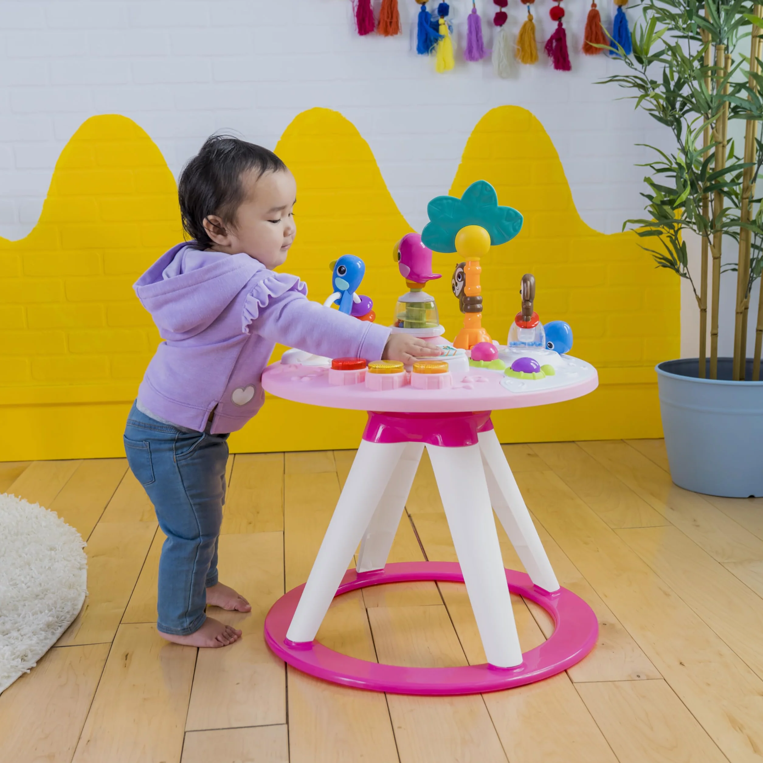 Bright Starts Table et Siège Tournant Centre d'Activités 2 en 1 Around We Go avec Sons et Lumières 10 Jouets Trotteur Musical Rose 6 Mois+
