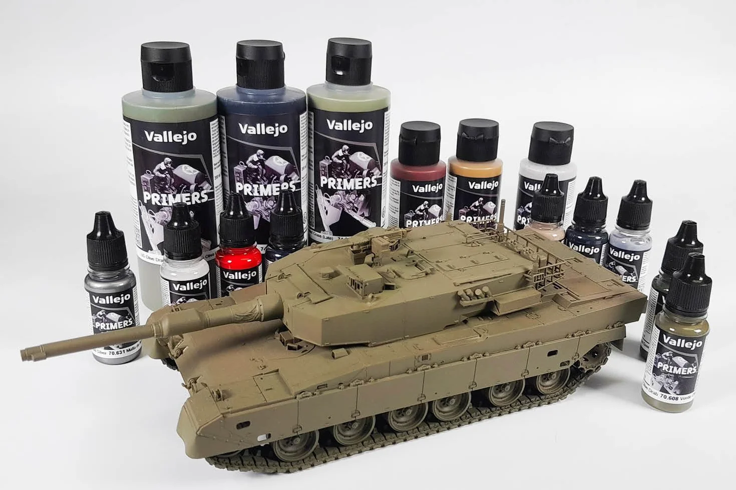 Vallejo Primer de Surface Acrylique Blanc 200 ml Finition Mate pour Aérographe