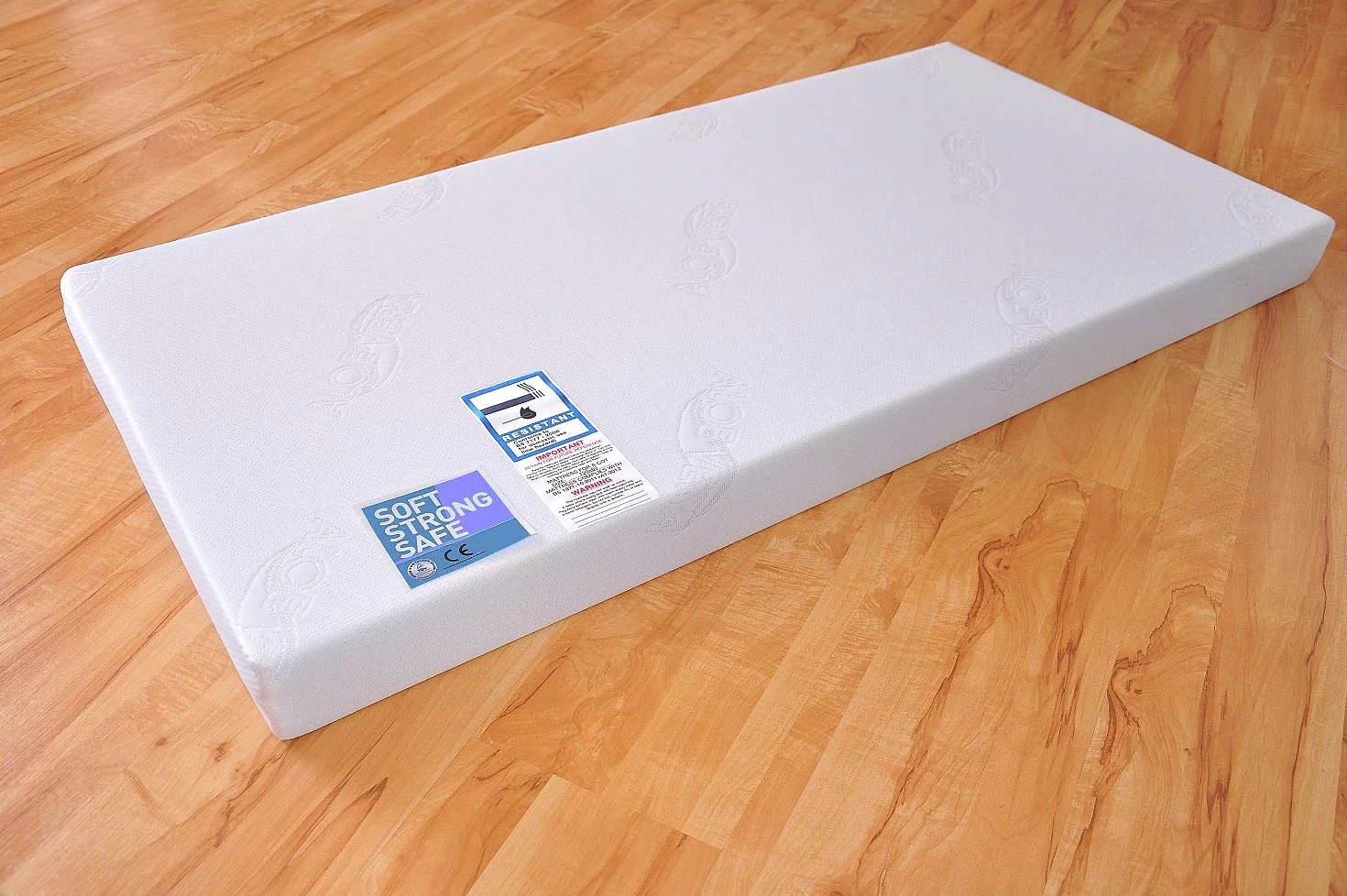 Marsell Lit bébé avec Matelas en Mousse Aloe Vera Rails de Protection Réglables Blanc Transformable en lit Enfant