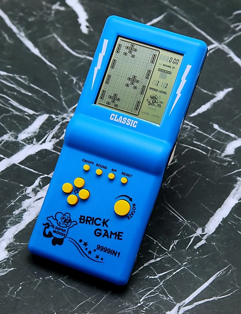 Console de Jeu en Brique Grand écran 23 Jeux Vitesse/Difficulté Réglable Alimenté par 2 Piles AA Bleu