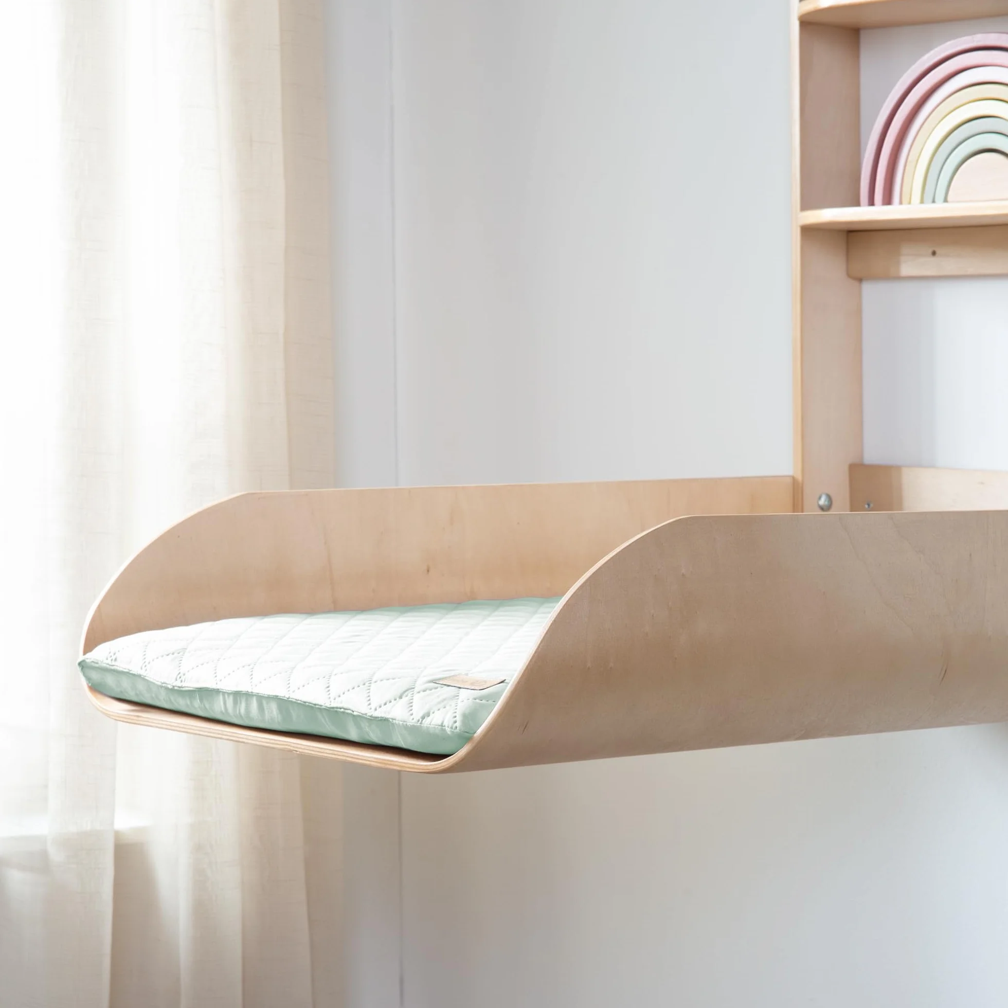 roba Table à Langer Murale Rabattable en Bois Naturel Vert Givré avec Matelas Imperméable et 2 Étagères