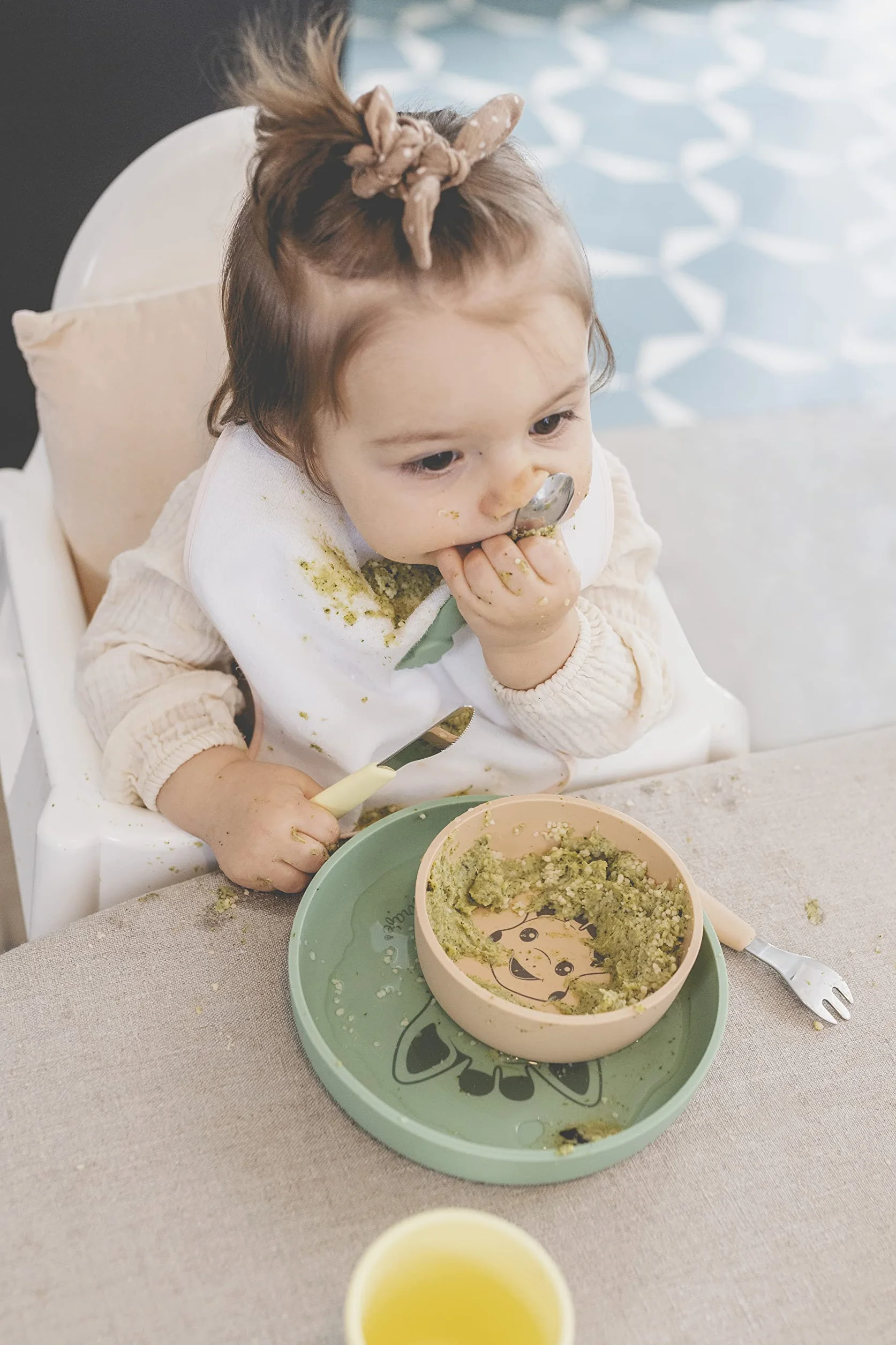 Sophie la Girafe Set de Repas en Silicone - Assiette, Bol, Verre et Cuillère Passe au Lave Vaisselle et Micro-ondes