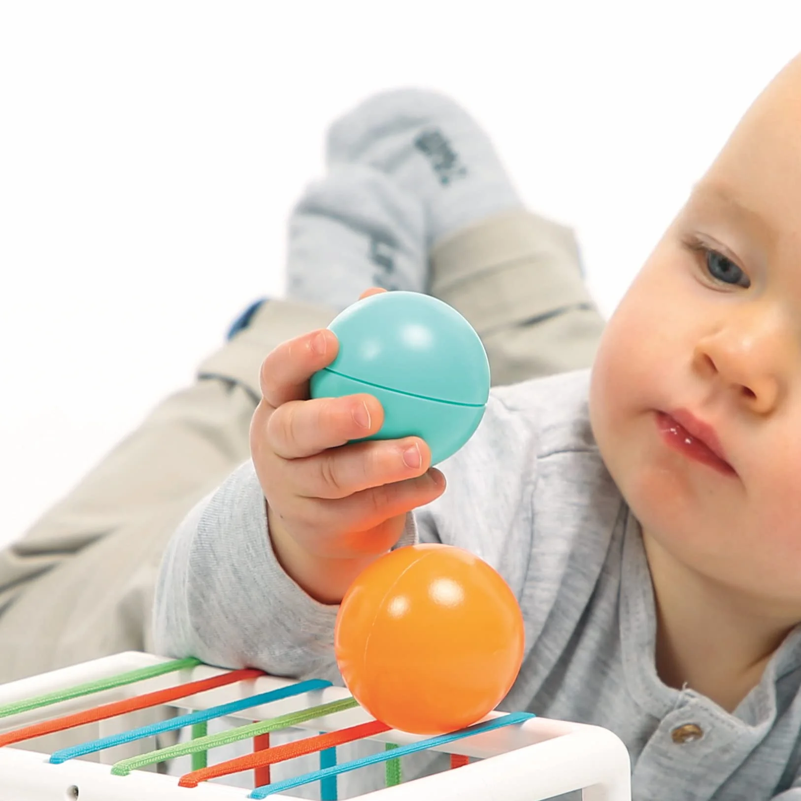 Ludi Cube De Manipulation Jouet D'Éveil Bébé 10 Mois+ 1 Cube Élastique 12 Balles