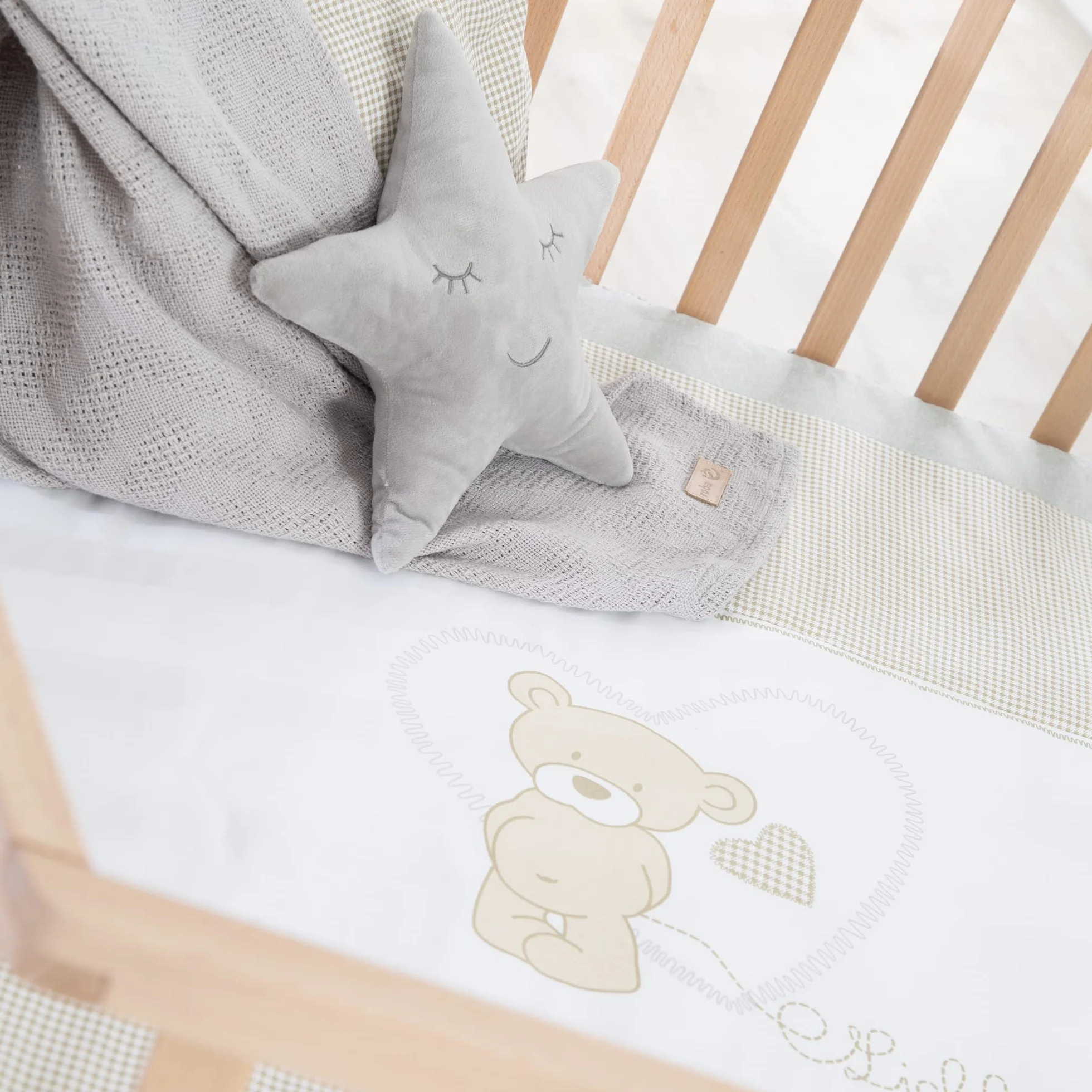 Parc Bébé Hexagonal en Bois Liebhabear avec Tapis et Roues Freins Blanc