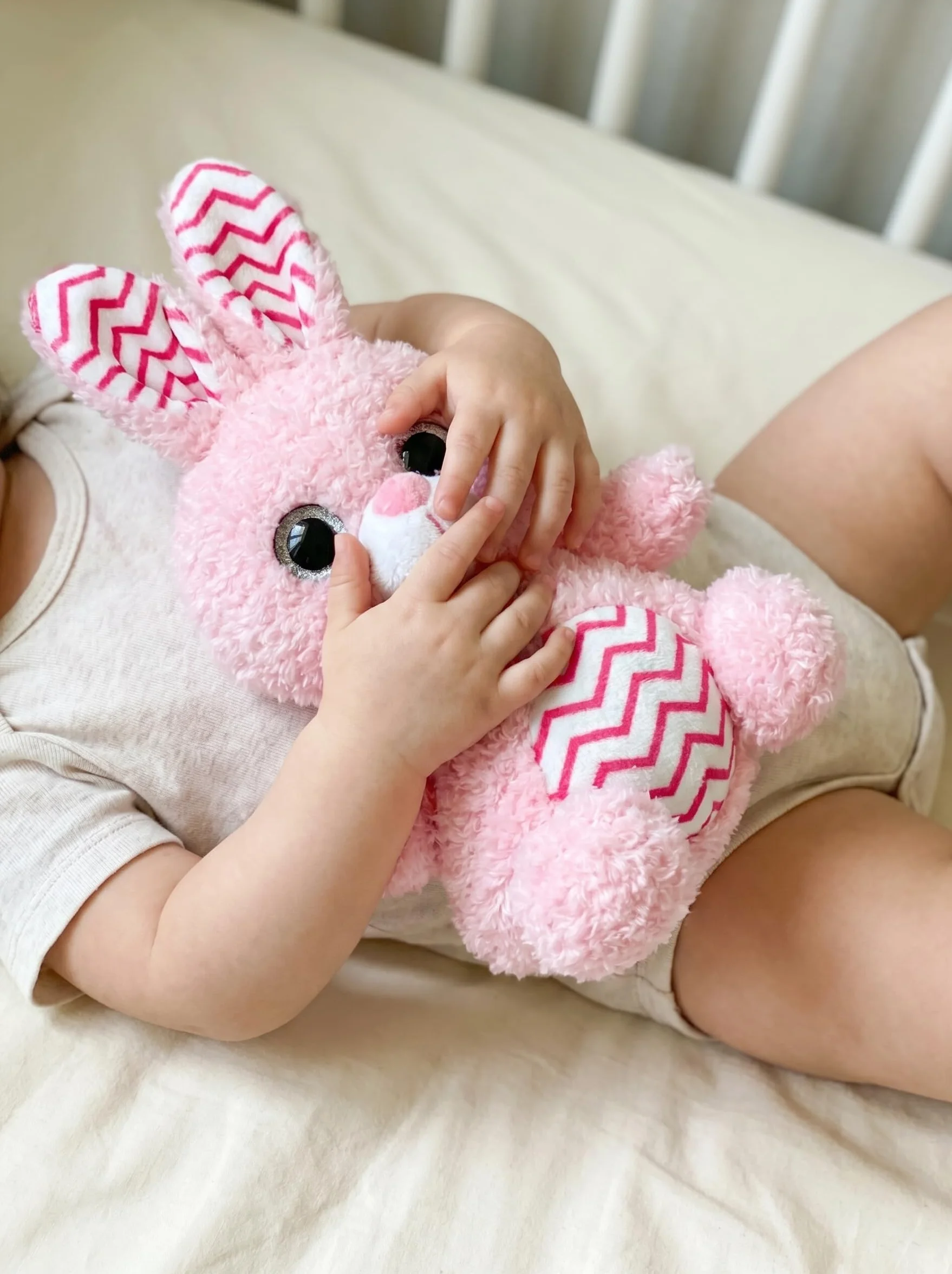 Bouillotte Micro-Onde Peluche Lapin 15 cm - Doux et Chaud pour Bébé - Sachet de Graines Amovible