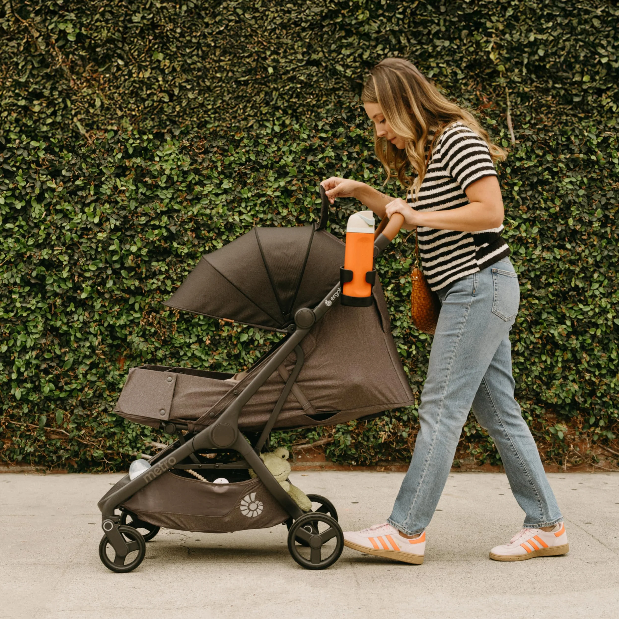 Ergobaby Metro 3 Deluxe Poussette compacte inclinable, pliage une main, compatible siège auto, Willow Green