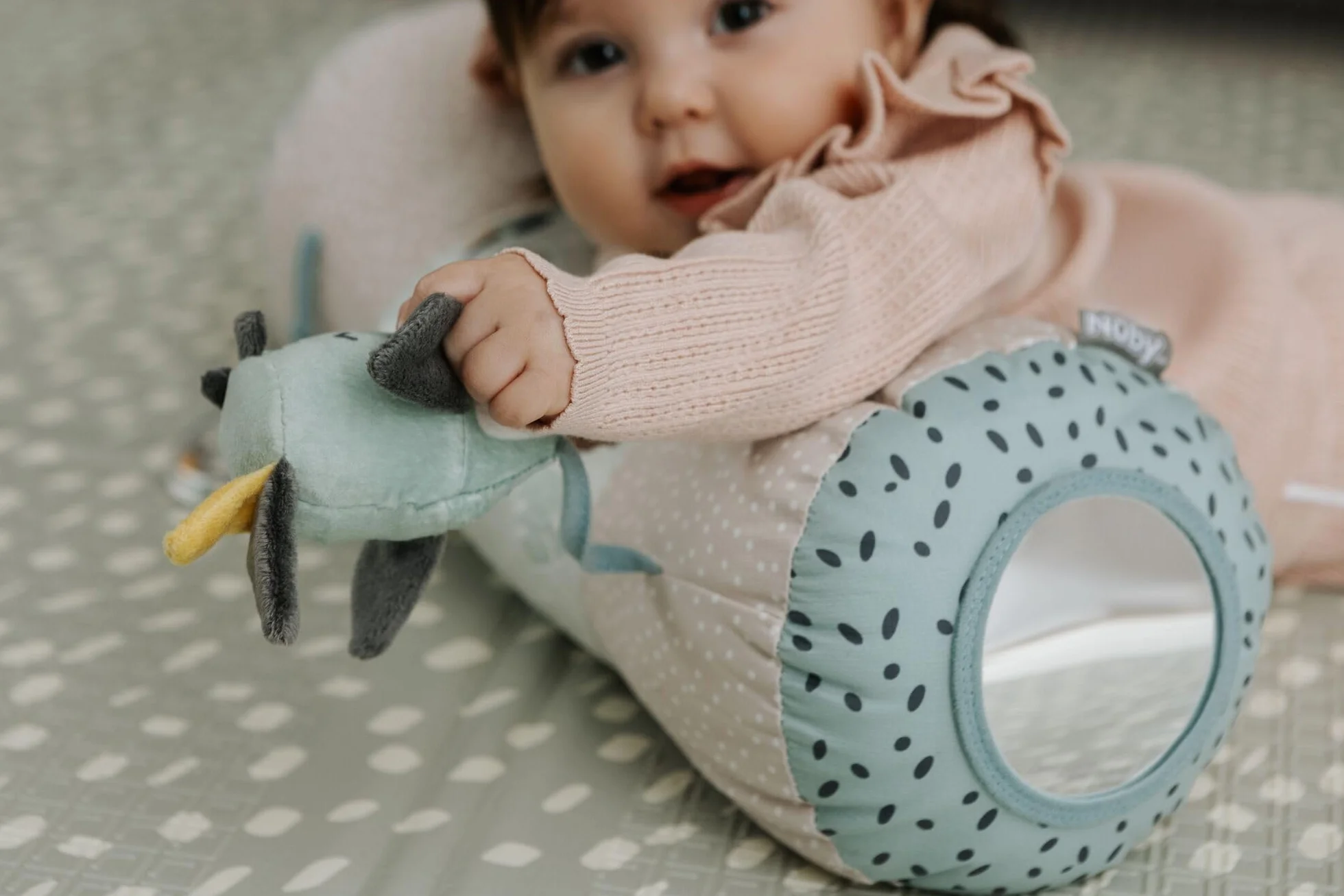 Nuby Coussin Tummy Time Animal Adventures – Support bébé pour le temps sur le ventre – Jouets sensoriels – Miroir sûr pour bébé – Peluche – Dès la naissance