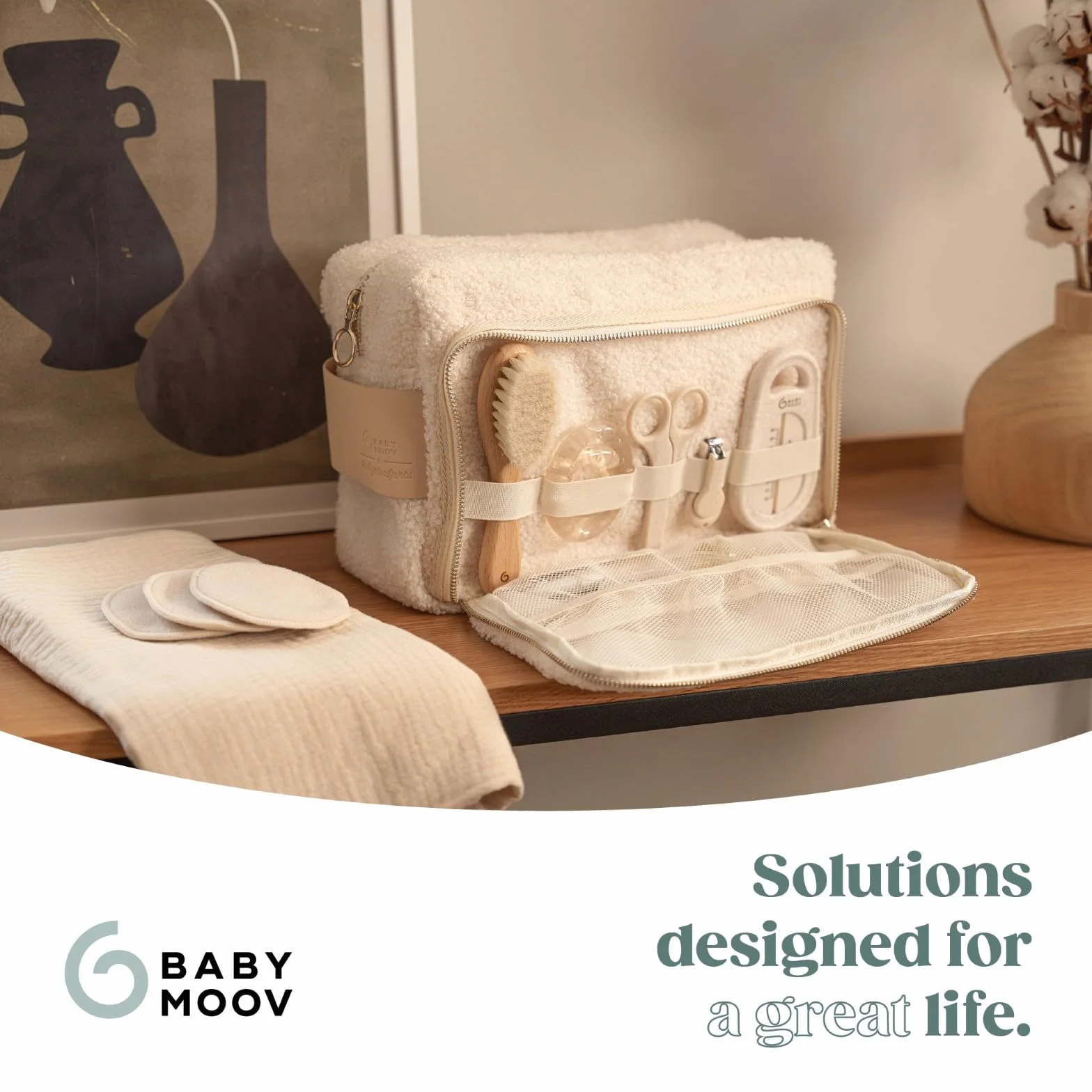 Babymoov Trousse de Soin Bébé Grand Format 6L 11 Accessoires Inclus Coupe Ongles Bébé Thermomètre de Bain Langes Coton