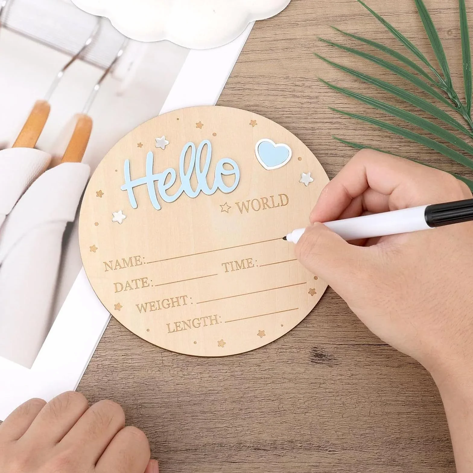 Plaque Annonce Bébé « Bonjour Monde » en Bois Bleu, Carte du Monde pour Pronostic de Naissance, Décoration Chambre Bébé