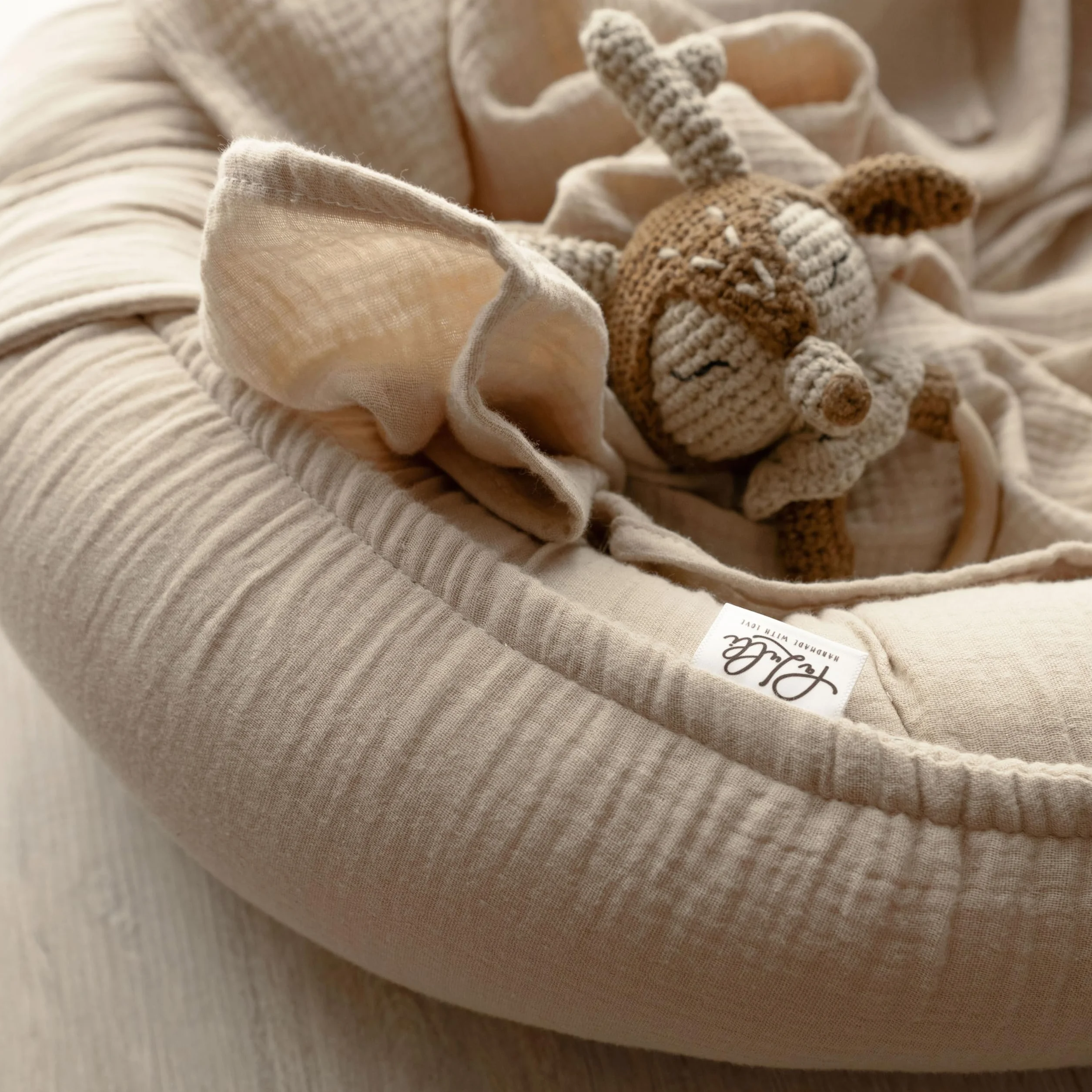 Réducteur de Lit Bébé 100x60 cm Cocon Nouveau-né Mousseline Douce Matelas Nid Bébé Coton Certifié Oeko-TEX Sommeil Sécurisé Berceau Lit Voyage Beige