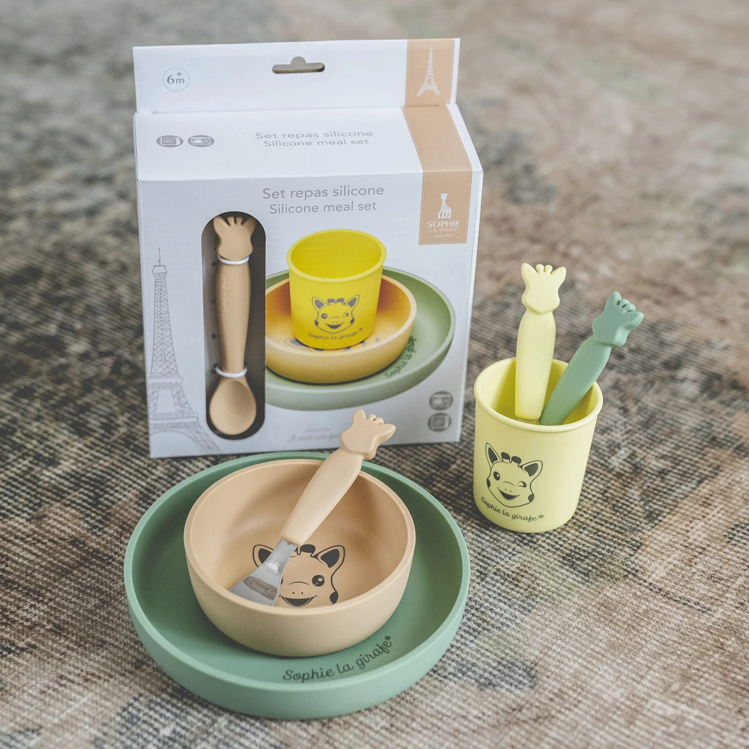 Sophie la Girafe Set de Repas en Silicone - Assiette, Bol, Verre et Cuillère Passe au Lave Vaisselle et Micro-ondes