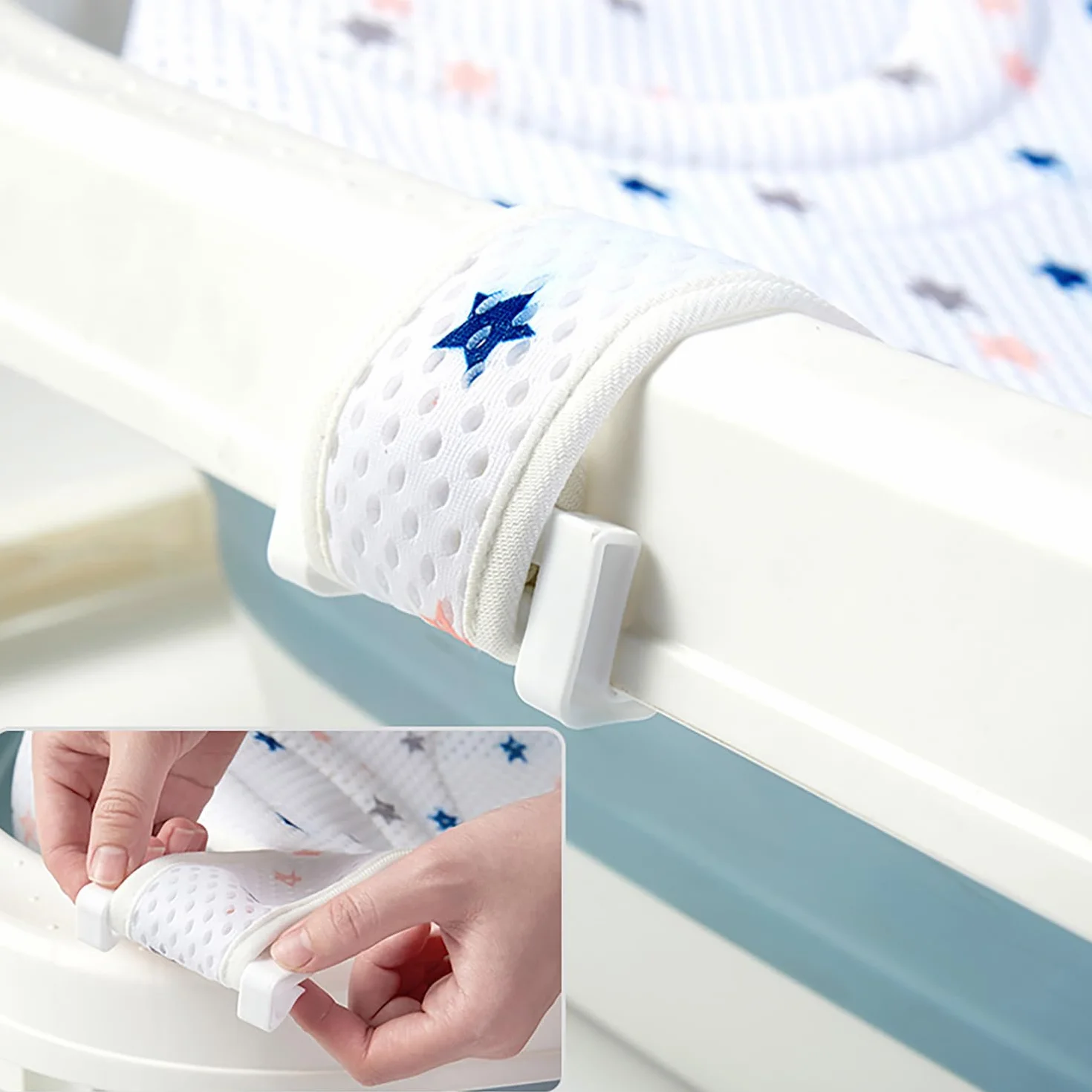 Bain en T Antidérapant pour Bébé - Blanc, Filet de Tapis maille, Support Nouveau-né avec Sangles Ajustables, Siège de Bain Confortable, 0-12 Mois
