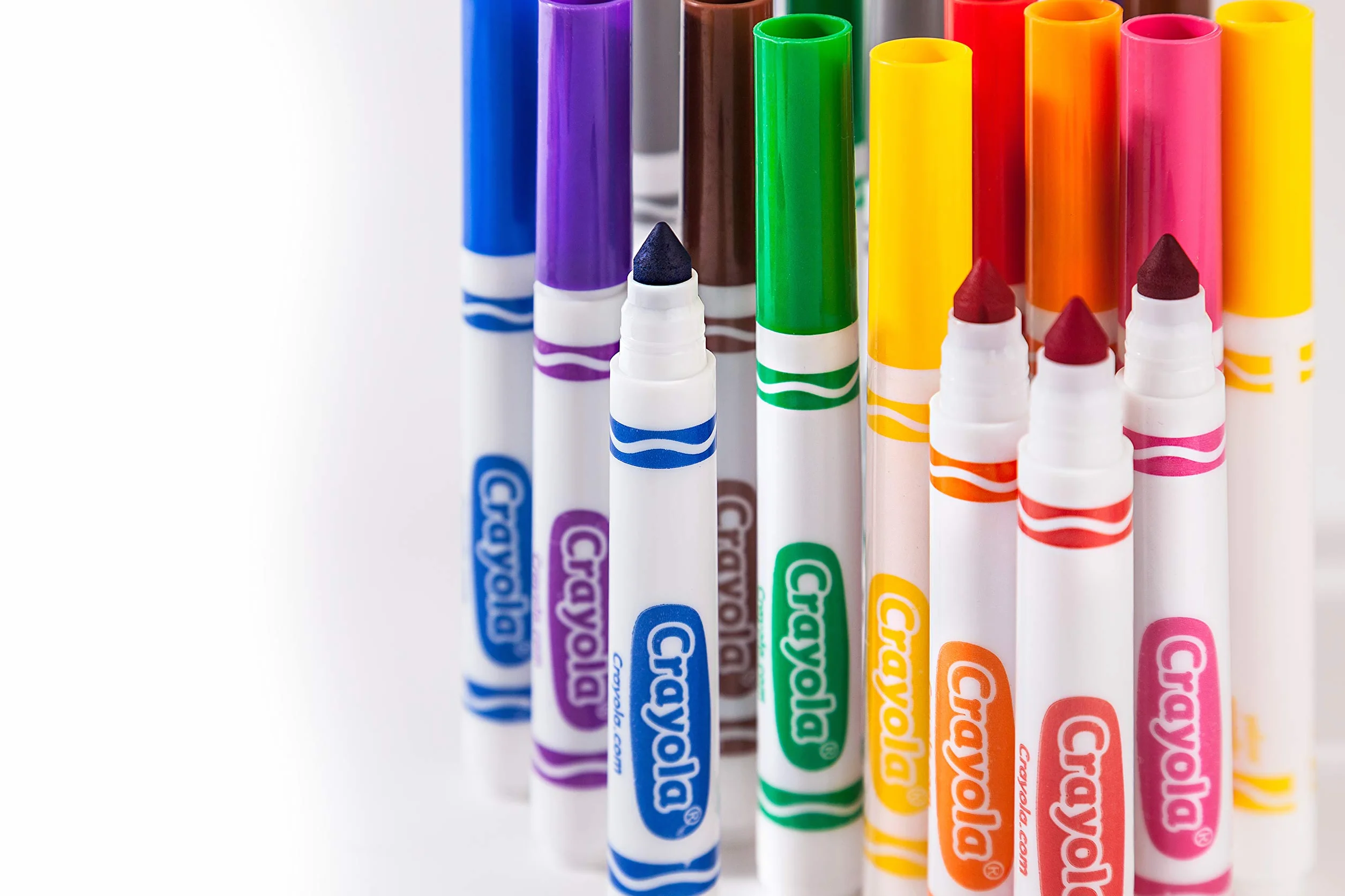 CRAYOLA Kit de 24 Feutres Lavables Pointe Conique Traits Fins et Épais Assortiment de Couleurs