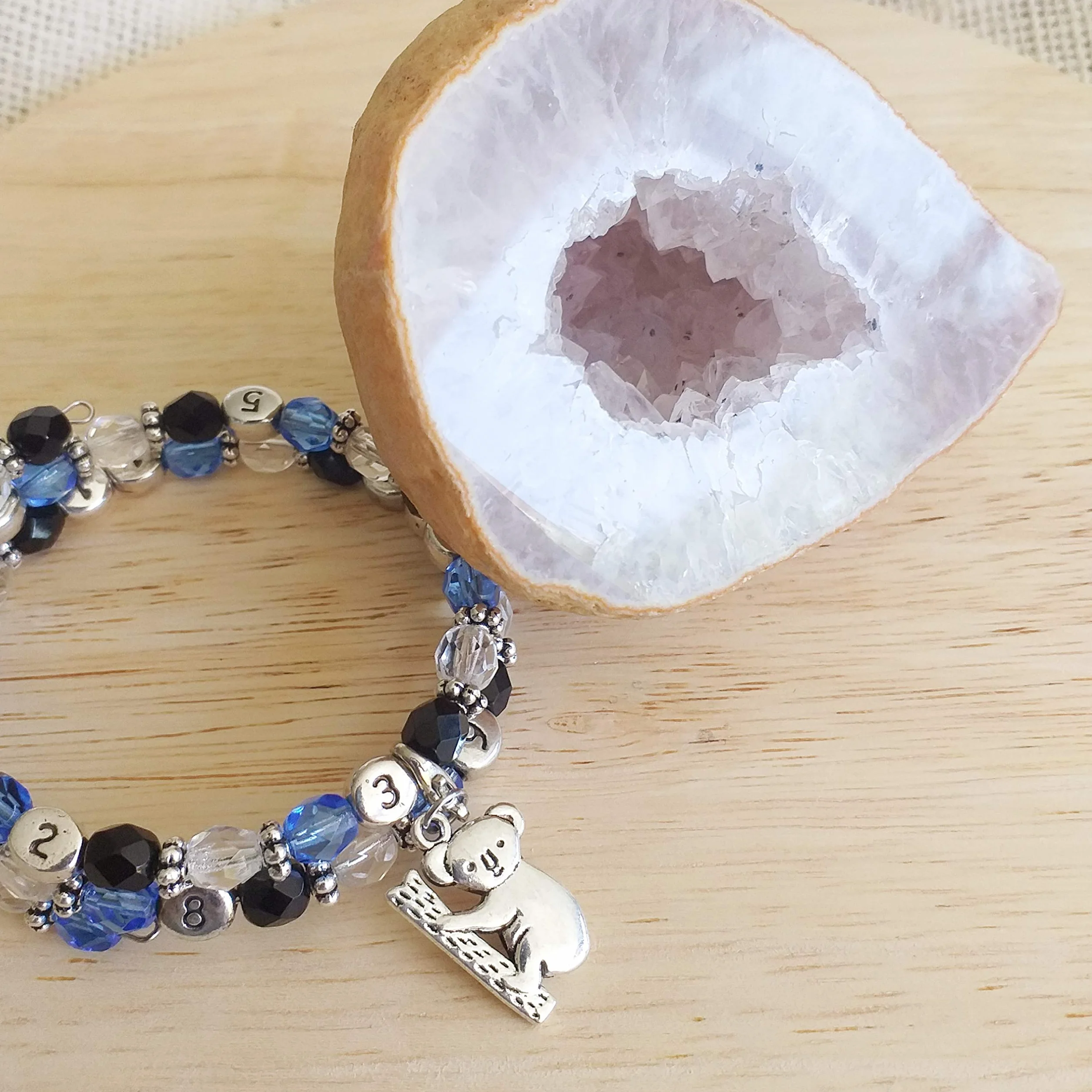 Bracelet d'allaitement Nakry pour noter l'heure de la dernière tétée