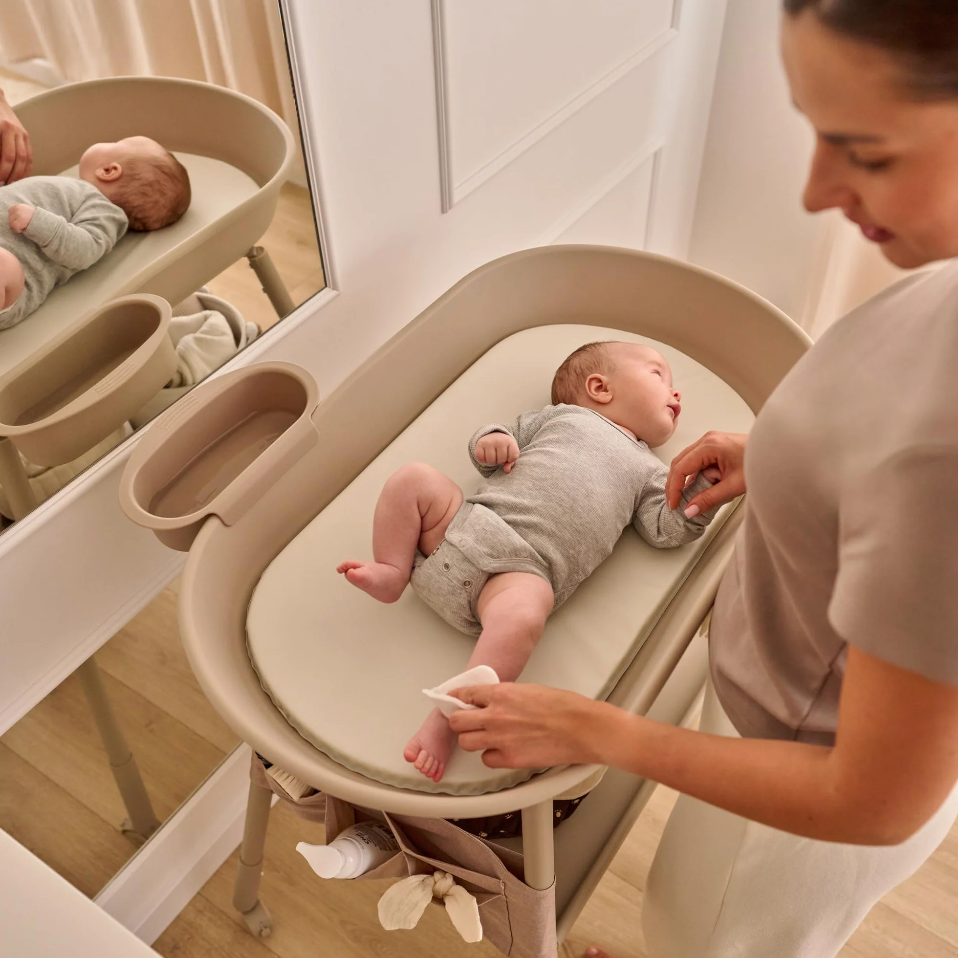 LIONELO Rosie table à langer bébé mobile sur roulettes matelas imperméable hauteur réglable rangements