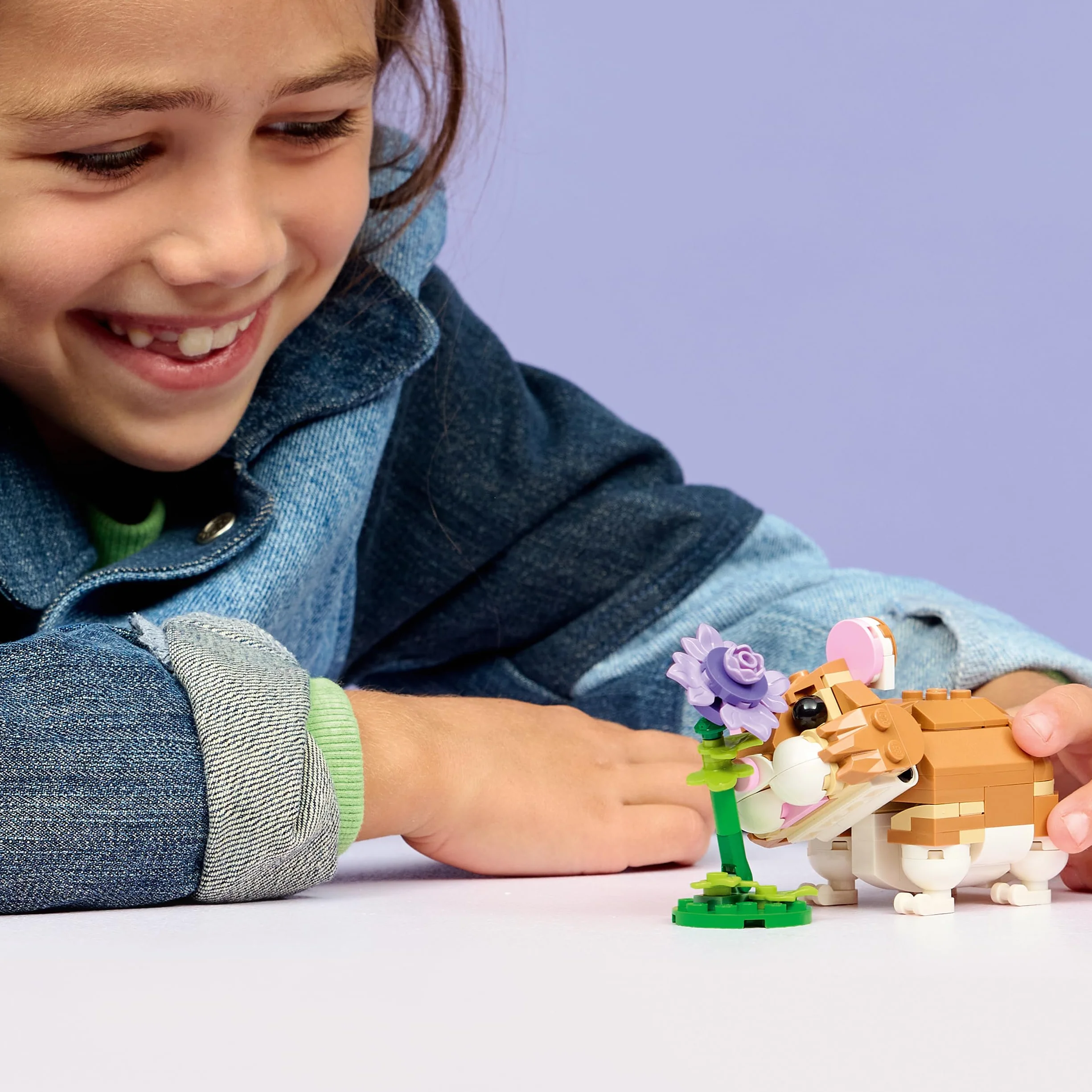 LEGO Creator 3-en-1 L’Adorable Hamster et la Fleur 31376 Figurine d'animal Transformable Aigle Hérisson