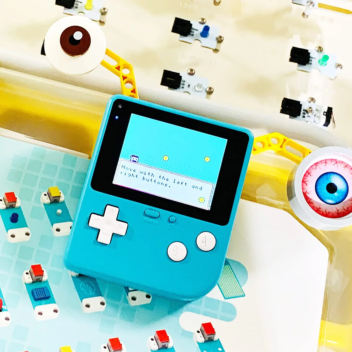 ELECFREAKS Arcade de codage rétro Console de jeu portable programmable pour l'éducation STEM