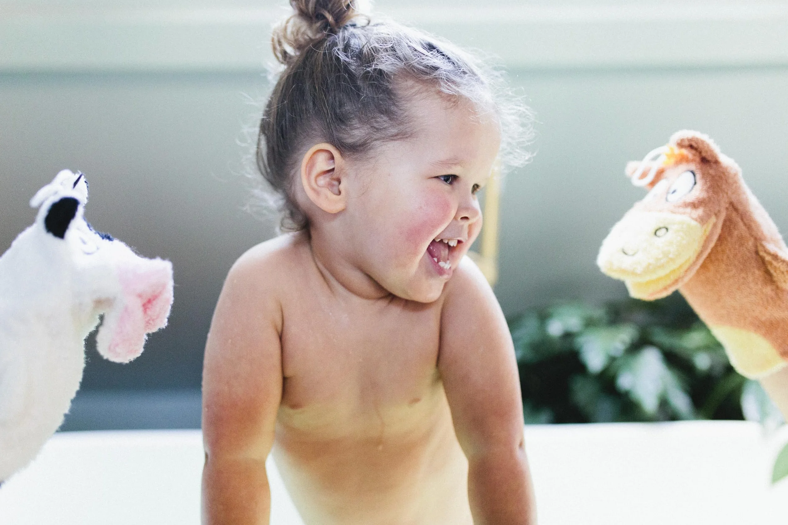 Isabelle Laurier Gant de Toilette Amusant Enfant 100% Coton Gant de Bain éponge Bébé Modèle Vache Blanc