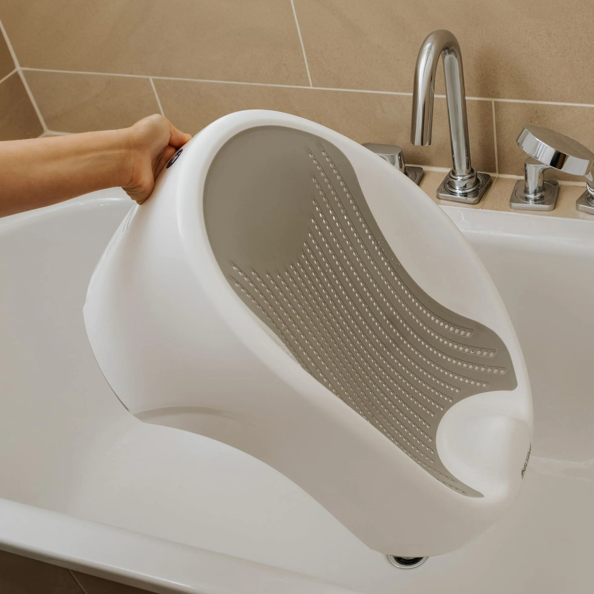 Nuby Transat de Bain Nouveau-né Ergonomique Antidérapant Blanc