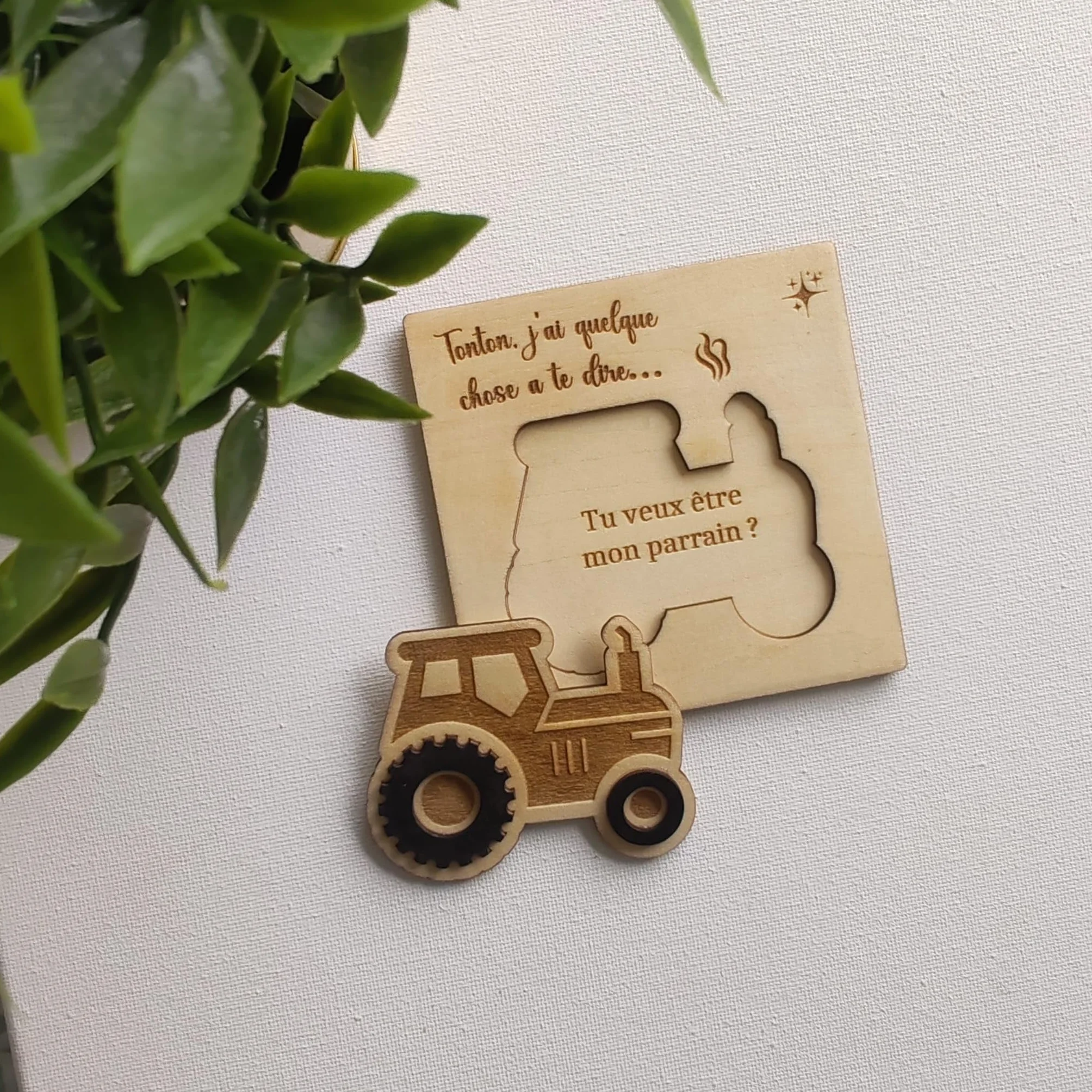 Coffret Personnalisé en Bois pour Tonton Demande Marraine ou Parrain – Carte Surprise Baptême Forme Tracteur Annonce bébé Originale