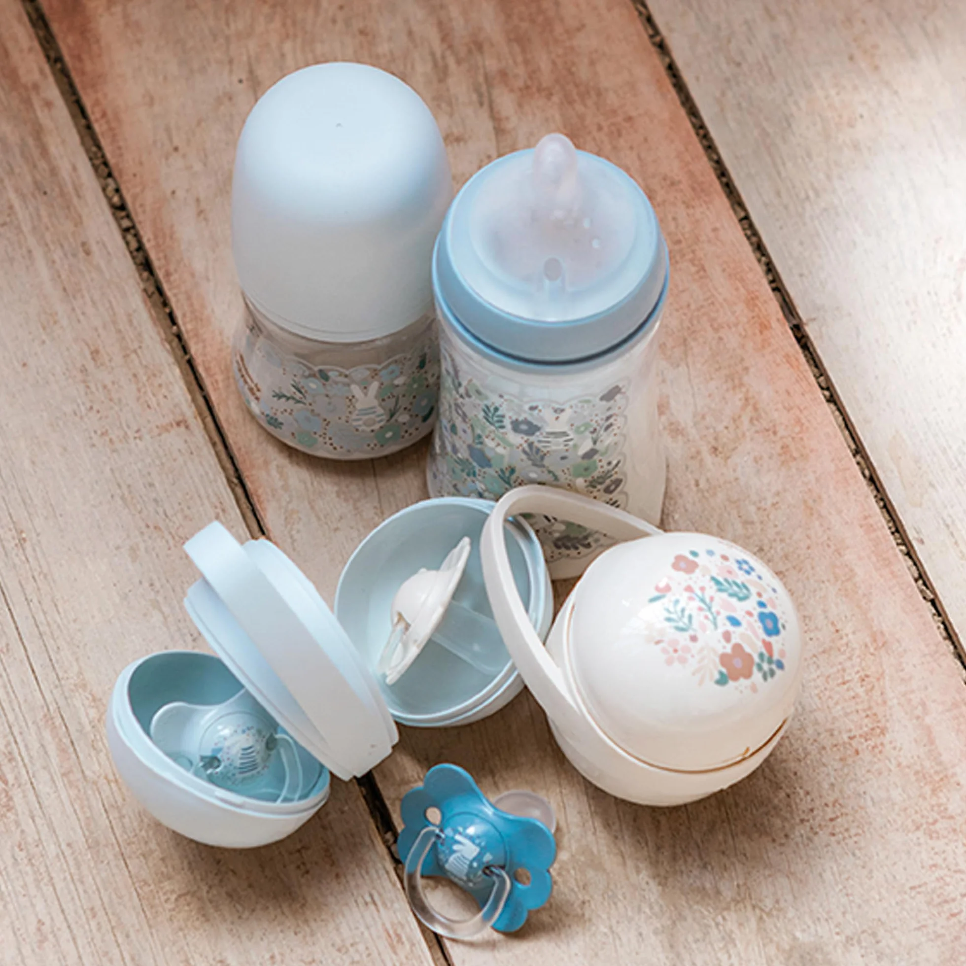 Suavinex Boîte à Tétine Duo pour 2 Sucettes Pochette Double Étui Hygiénique Bébés +0 Mois Wonderland Floral Beige