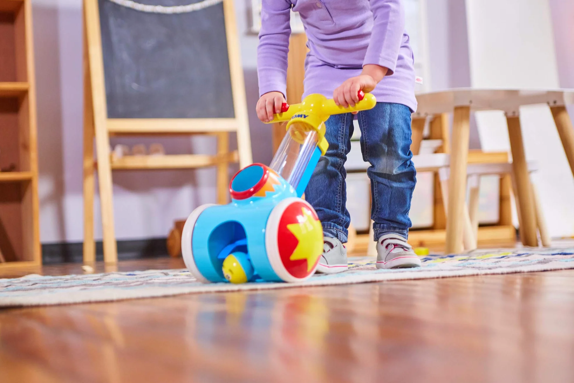 Tomy Toomies Fun Trott' Jouet à Pousser Bébé Aide à la Marche Enfant 18 Mois 3 Ans