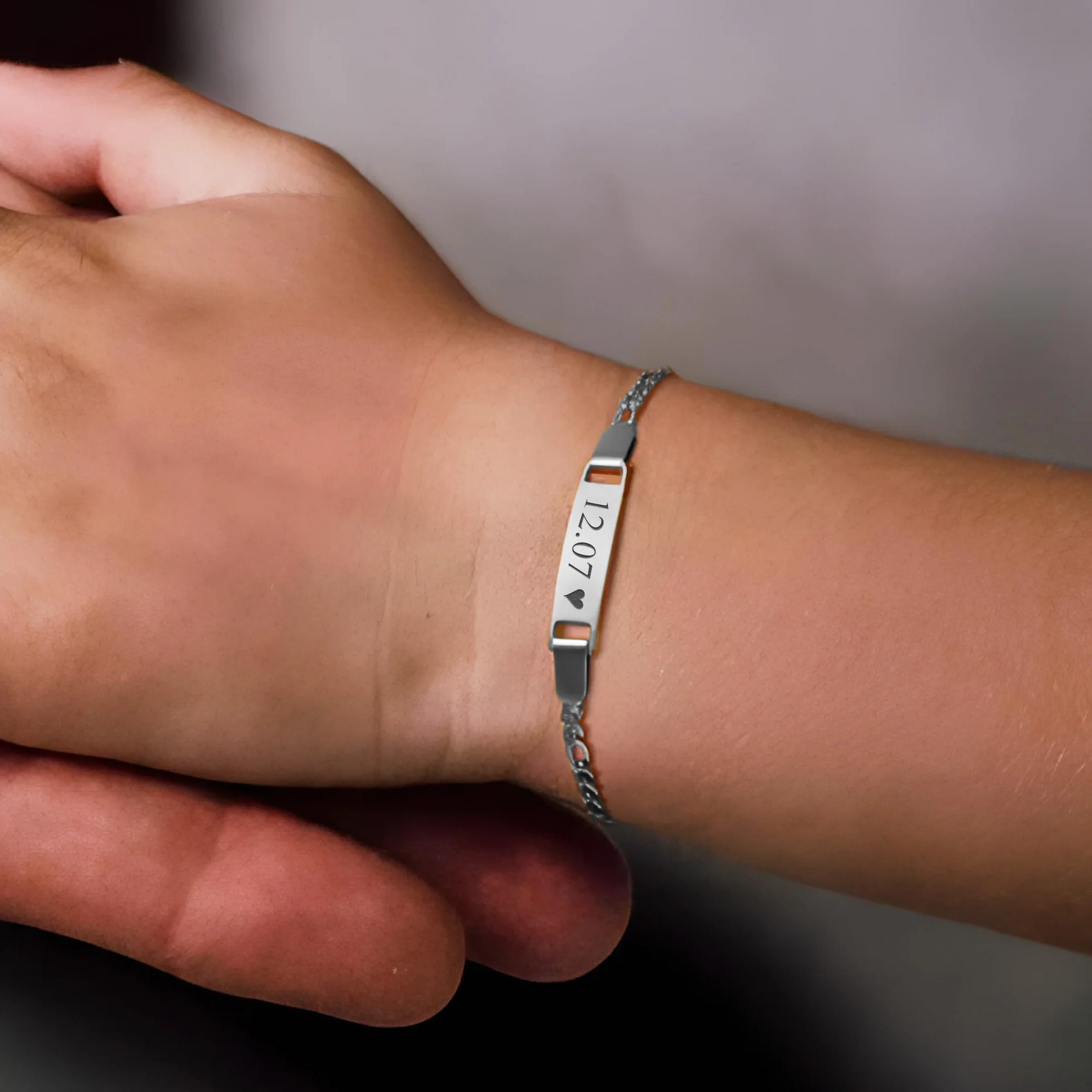 Gourmette enfant personnalisable avec gravure – Bracelet bébé doré ou argent – Prénom gravé cadeau naissance