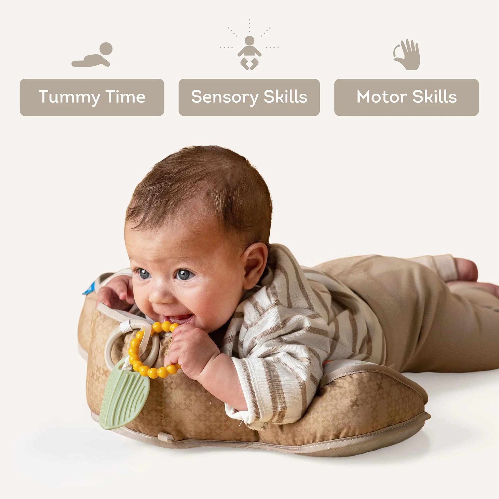 Coussin Tummy Time Bébé Ours – Coussin Ventral d’Éveil avec 2 Jouets Amovibles – 40x27x11 cm