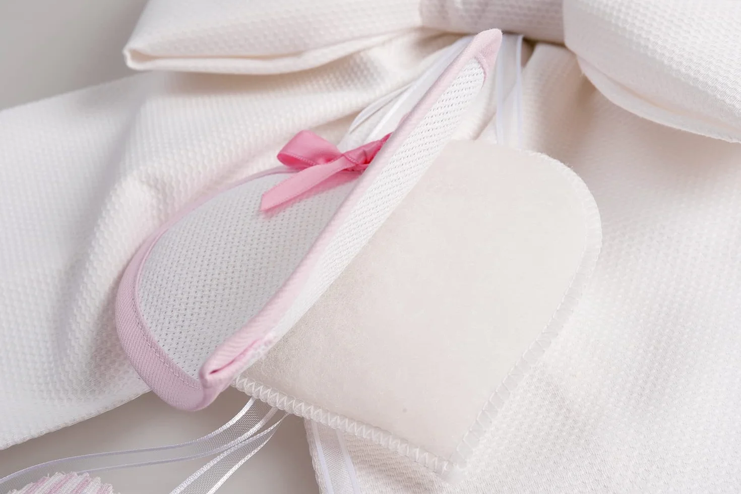 FILET Noeud de Naissance Blanc avec Coeurs Pendentifs Rose, Coeur en Toile Aida à Broder, Coton, Idéal pour Annoncer Naissance Fille, 100% Made in Italy
