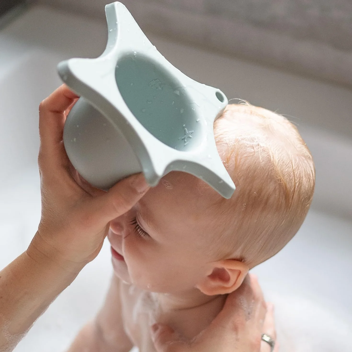 Kindsgut aide de douche en silicone forme d'étoile pour enfants sans BPA aquamarine