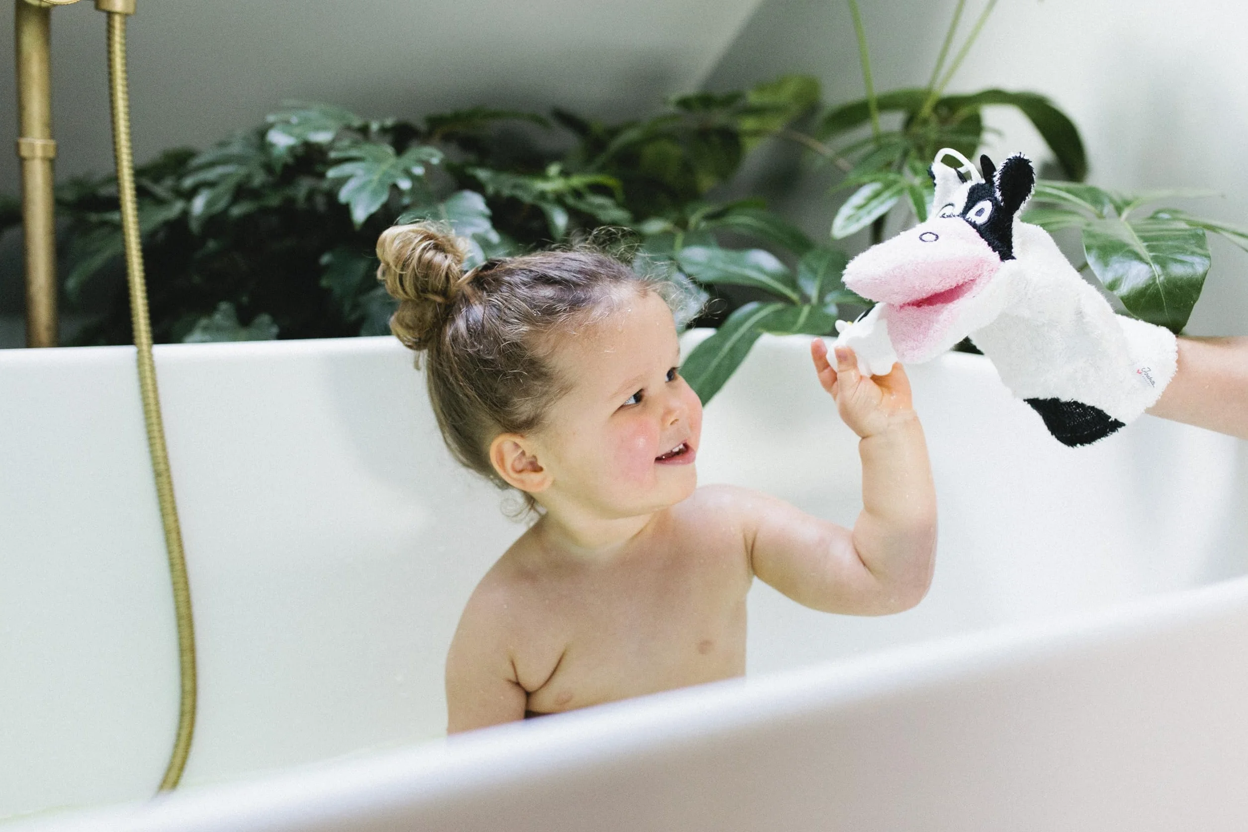 Isabelle Laurier Gant de Toilette Amusant Enfant 100% Coton Gant de Bain éponge Bébé Modèle Vache Blanc