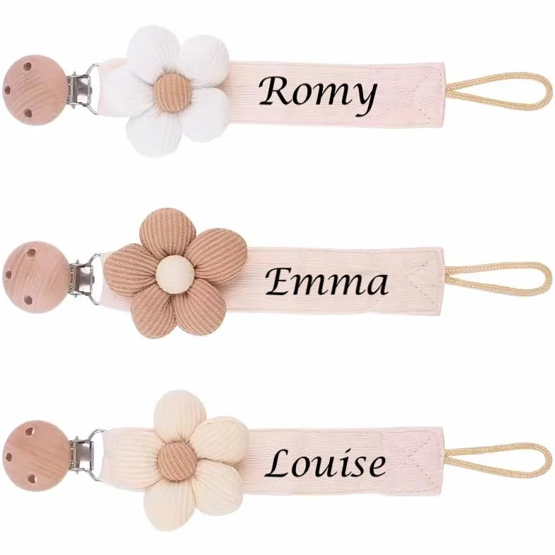 Attache tétine personnalisé prénom fille garçon en gaze coton rose avec fleurs cadeau nouveau né