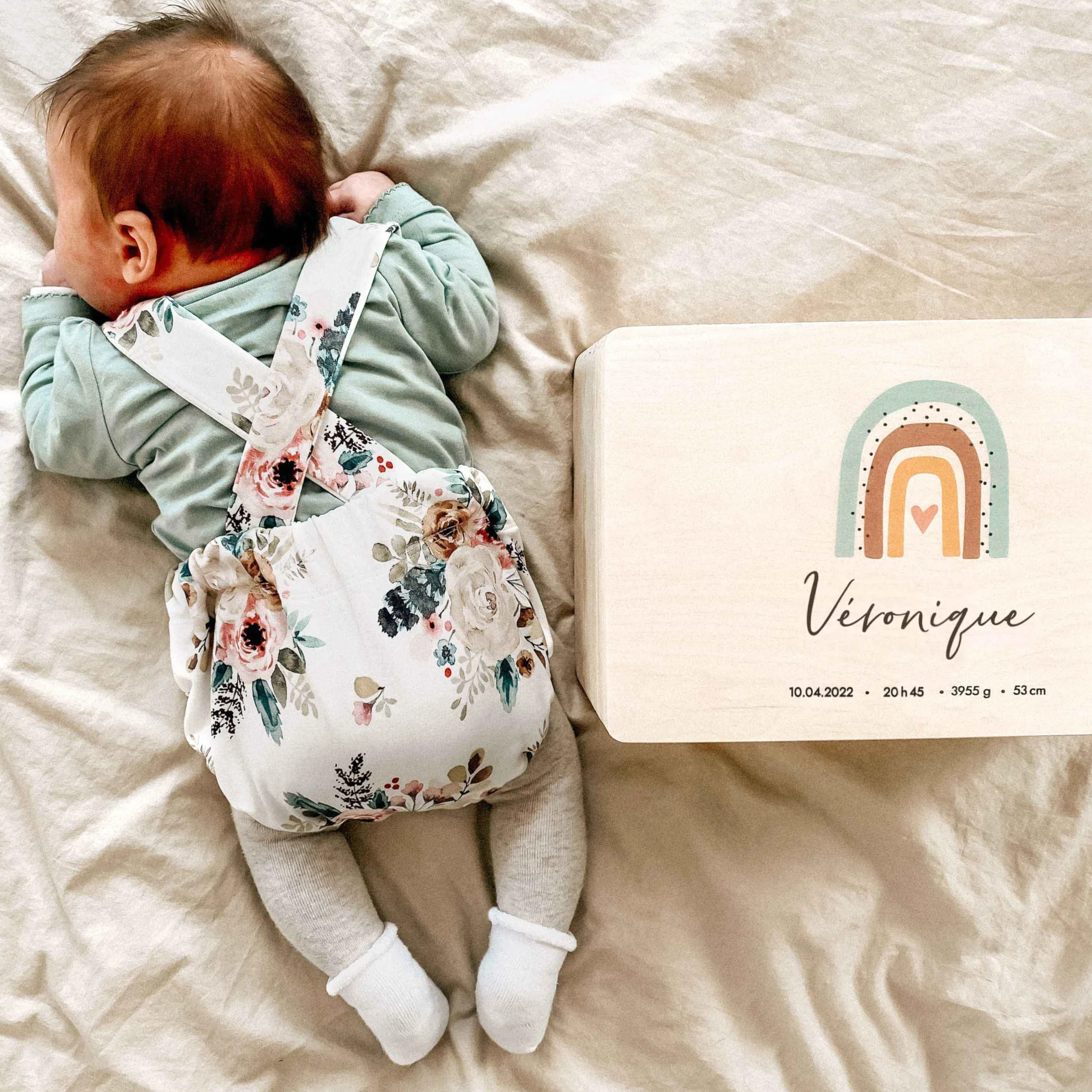 LAUBLUST Boîte à souvenirs bébé personnalisée - Cadeau de naissance avec prénom - Arc-en-Ciel, tailles S, M, L - Boîte en bois naturel ou blanc FSC