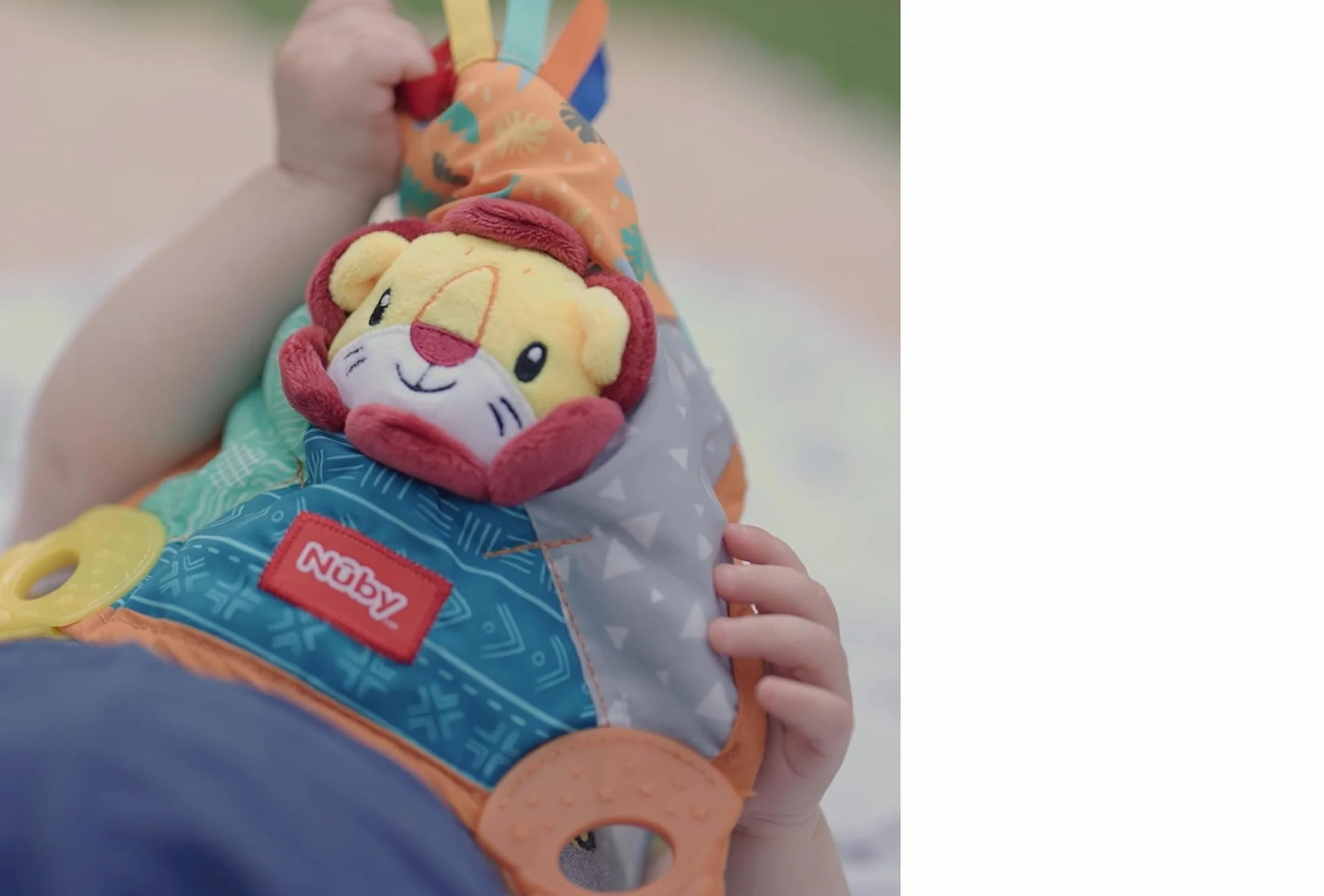 Nuby Doudou de Dentition Lion Multiples Surfaces 3+ Mois