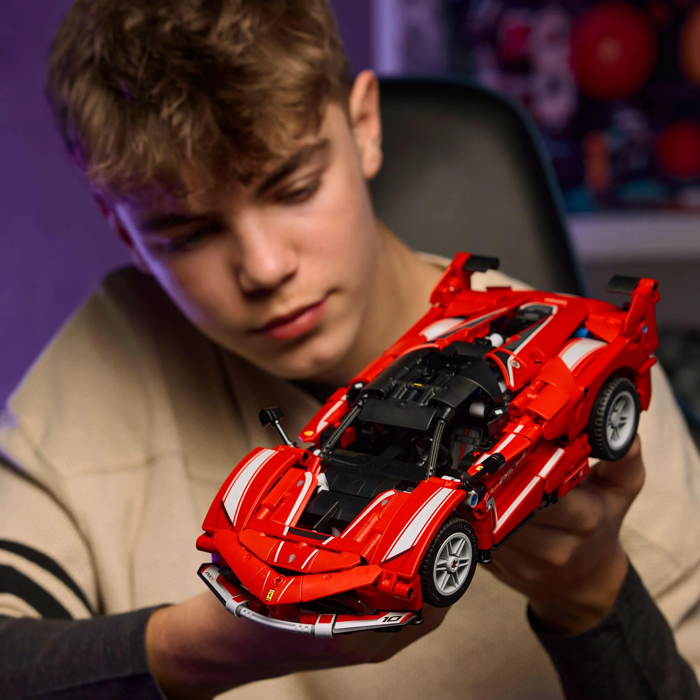 LEGO Technic Ferrari FXX K Voiture de Course Maquette de Construction Moteur V12 Différentiel Pistons Mobiles Cadeau 10 Ans 42212