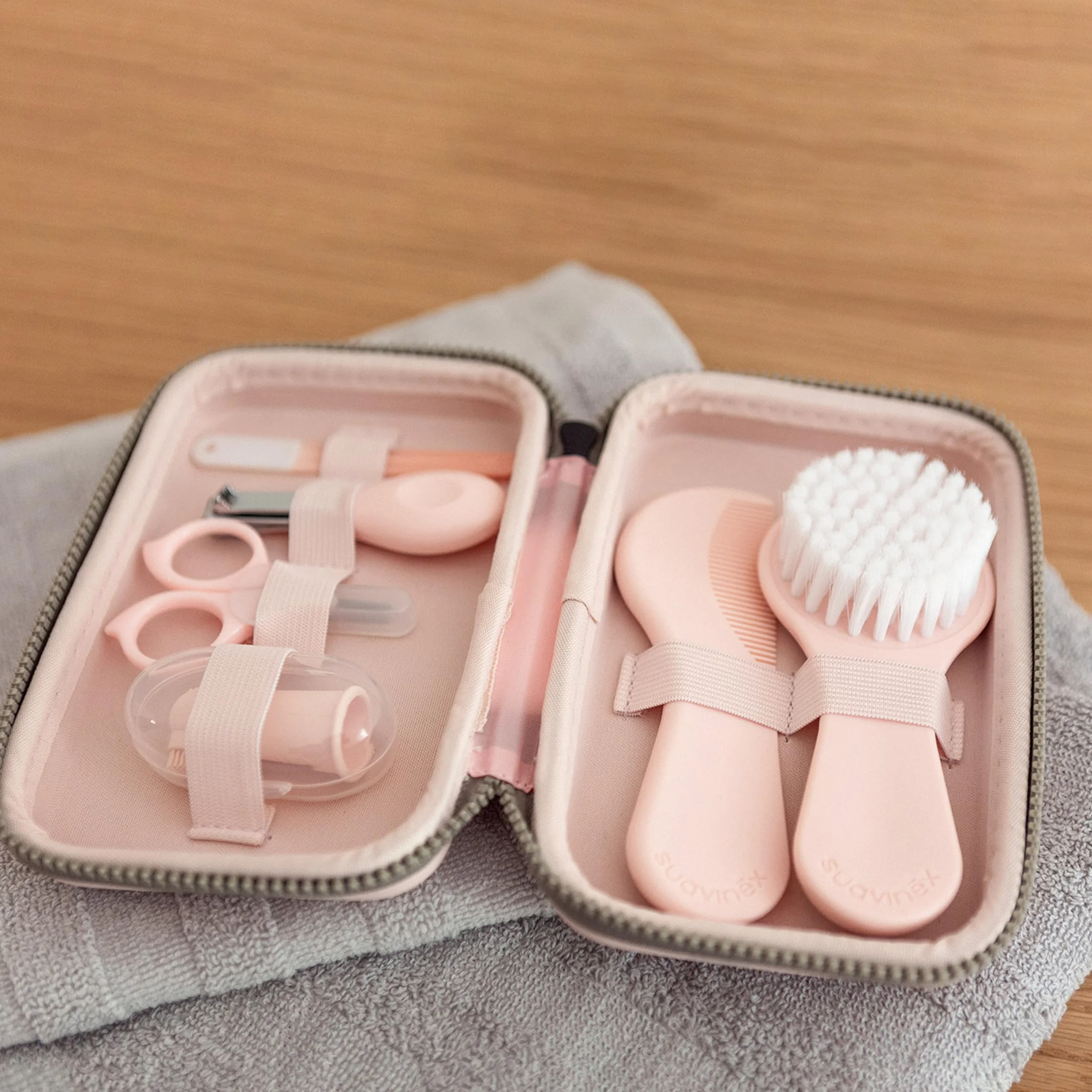 Suavinex Trousse de Soin Bébé Set Manucure 6 Pièces Rose