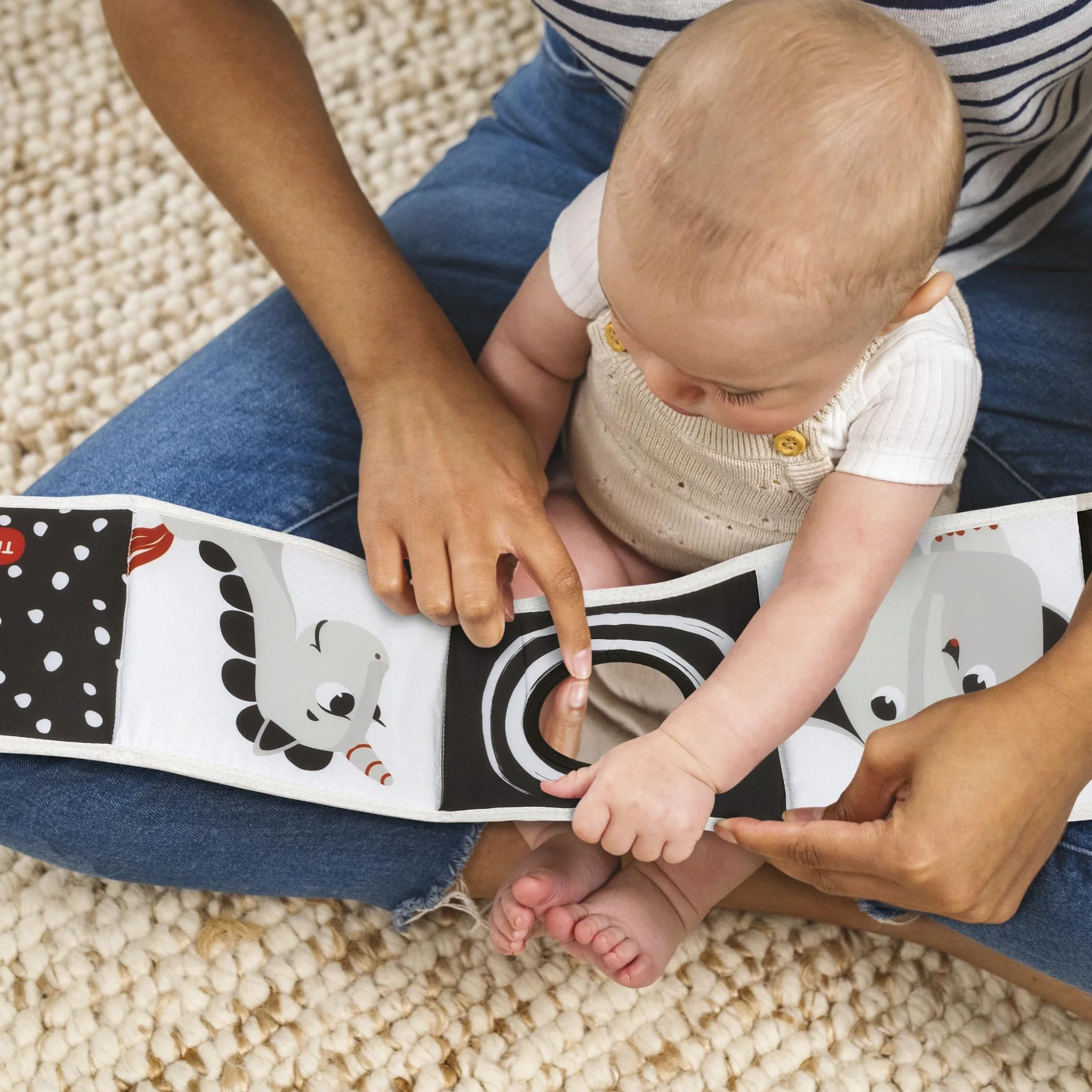 Tiny Love Livre d'éveil Bébé Recto Verso 0 Mois+ Sensoriel Noir et Blanc 7 Activités Ludiques