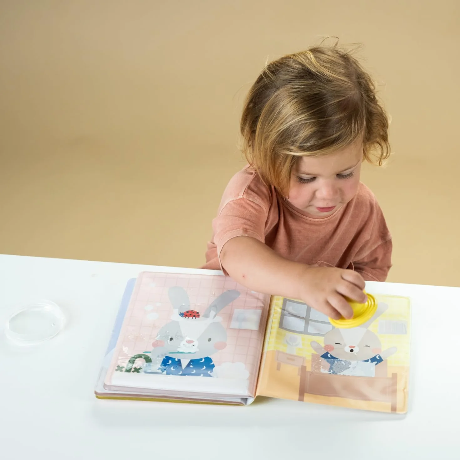 Livre Magique à l'Eau Bébé 12 Pages Réutilisables avec Tampon Inclus 21,5 x 17 cm Dès 18 Mois