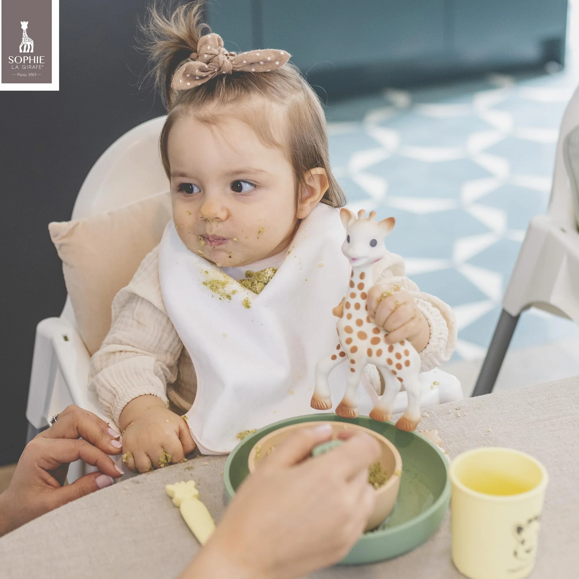 Sophie la Girafe Set de Repas en Silicone - Assiette, Bol, Verre et Cuillère Passe au Lave Vaisselle et Micro-ondes