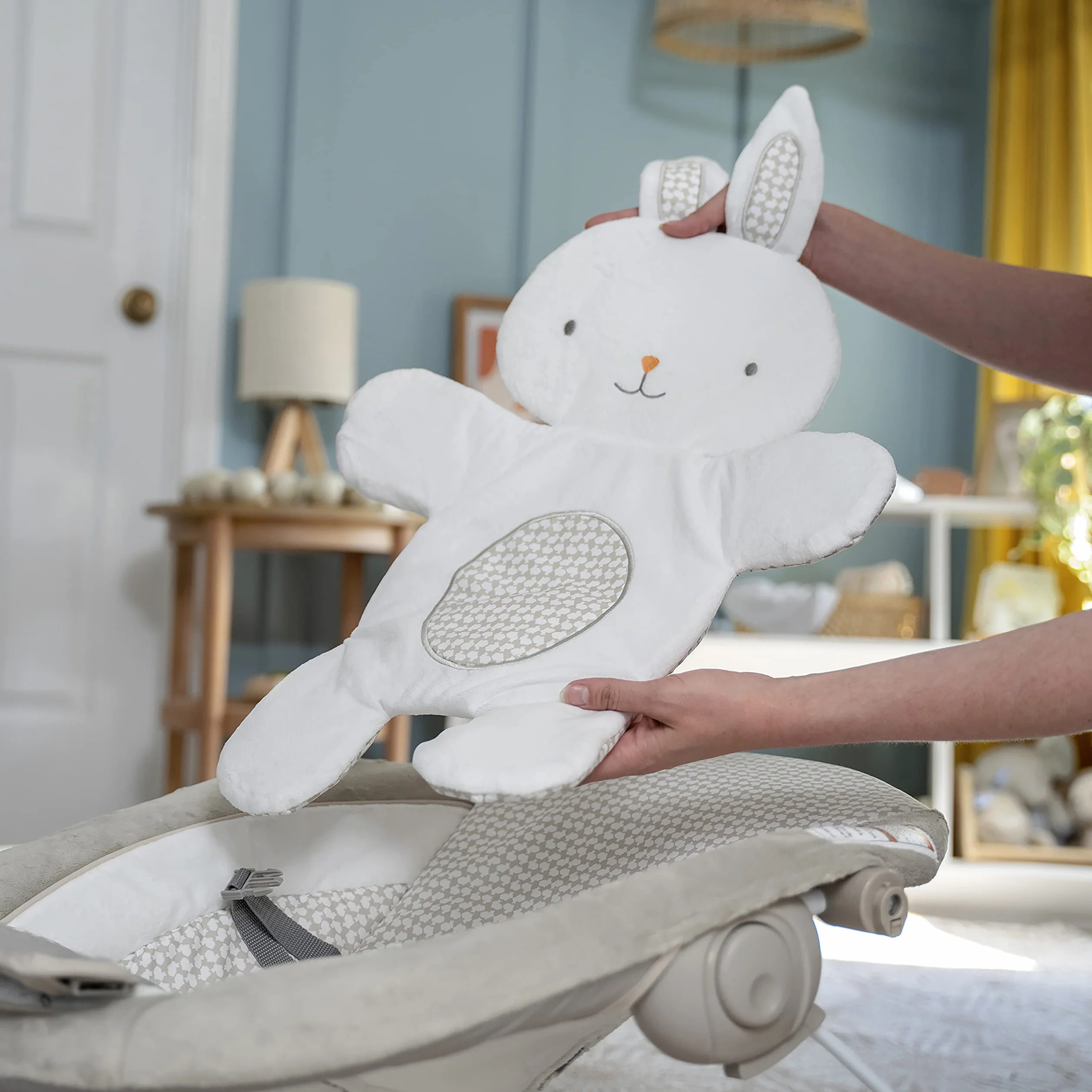Ingenuity Transat et Siège Sauteur Twinkle Tails 7 Mélodies Vibrations Apaisantes Arche Lumière Jeu Amovible 2 Jouets D’Activités Ultra-Doux Dès Naissance 9 kg