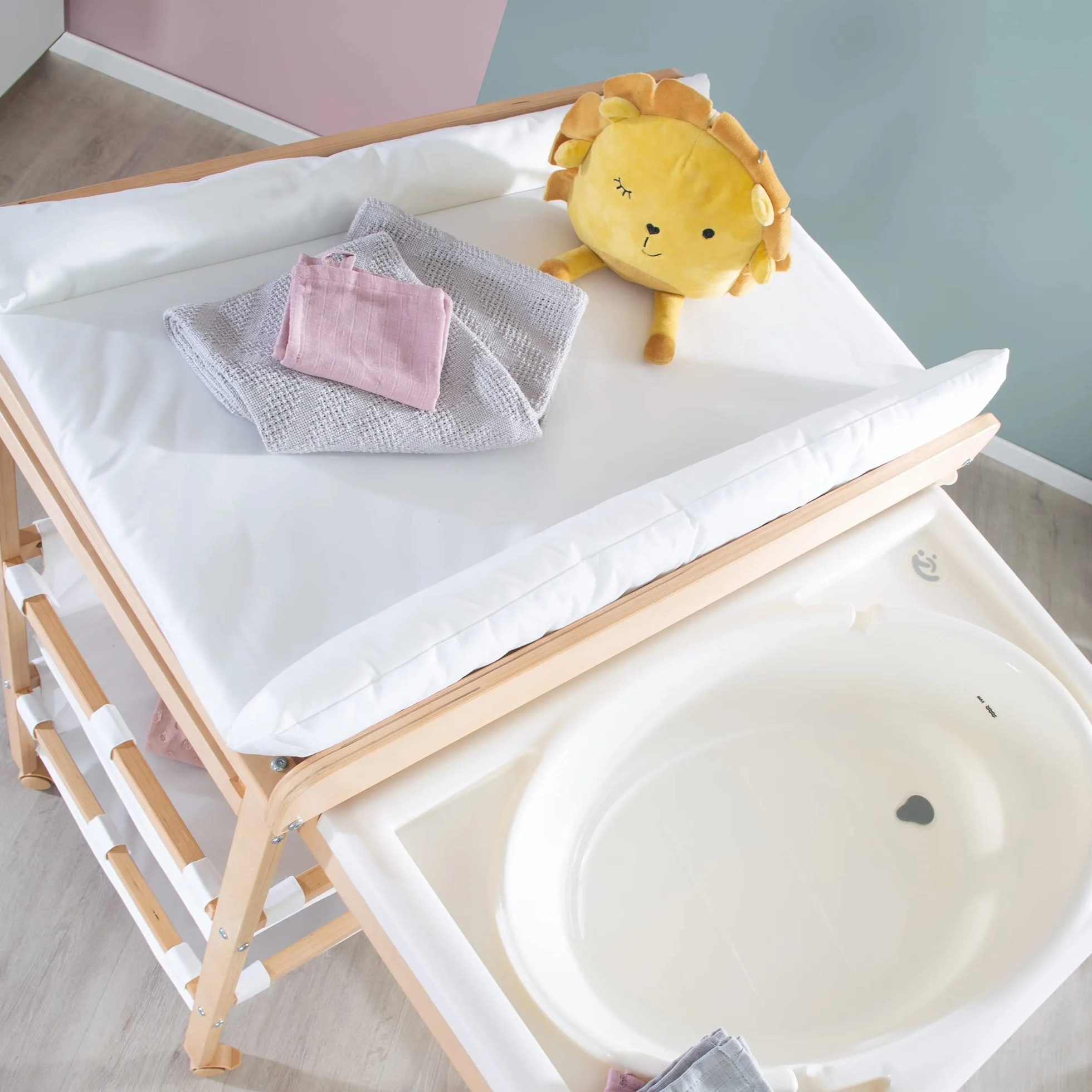 Table à Langer avec Baignoire Coulissante Baby Pool 2EN1 Matelas Imperméable Blanc 2 Compartiments Rangement Bois Naturel