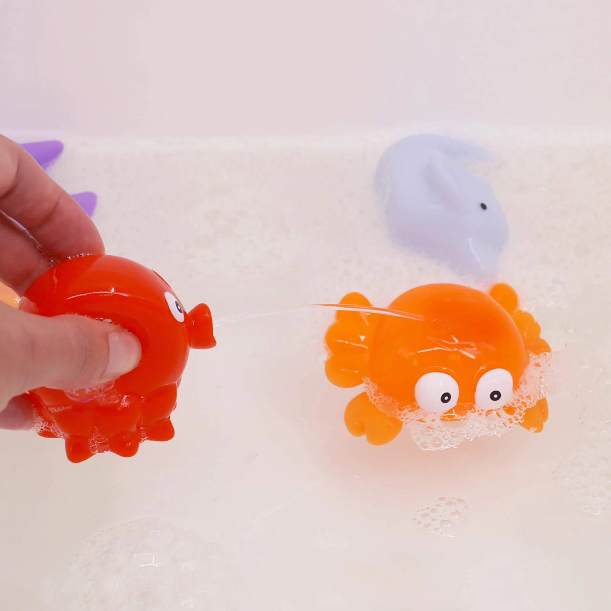 LUDI 12 Animaux Marins en Plastique Jouet Bain Aspergeurs Sac Rangement Inclus Dès 6 Mois